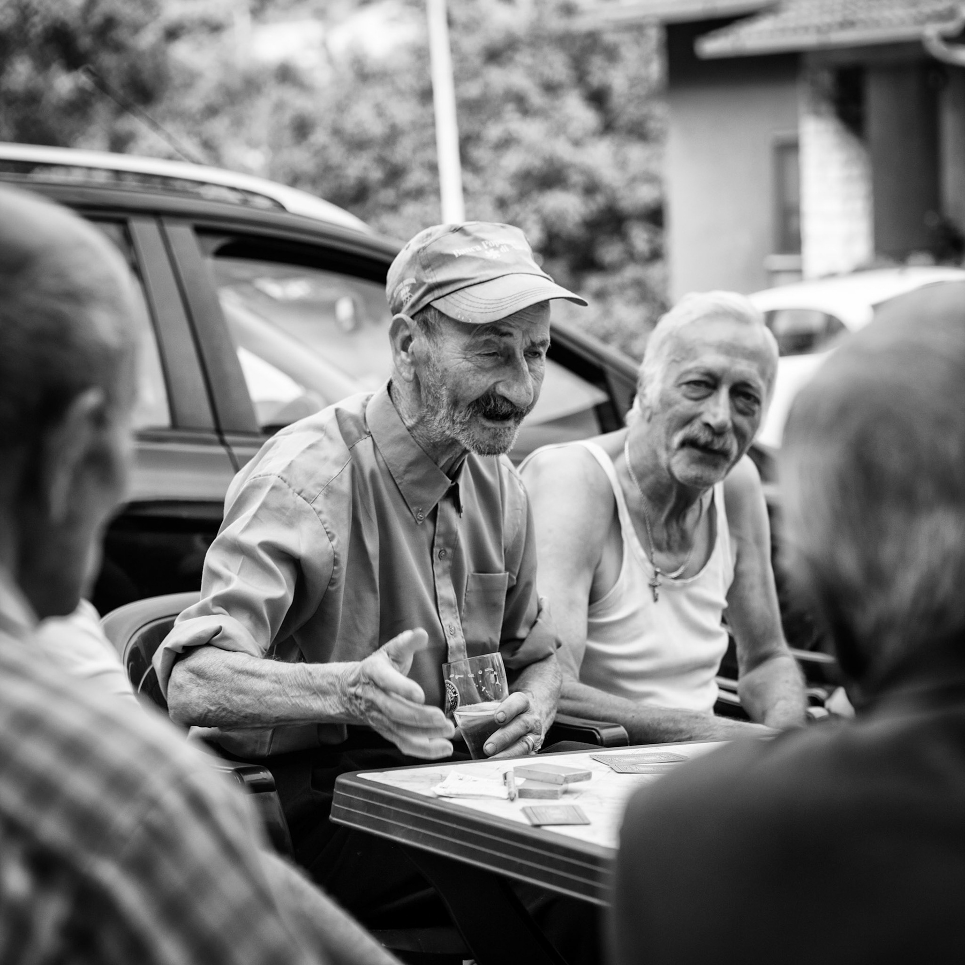 vivid argument during card game