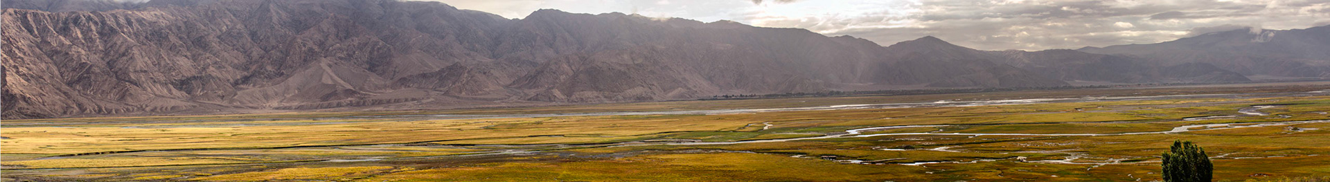 panorama picture of tashkurkan grasslands, 3500 metre altitud.