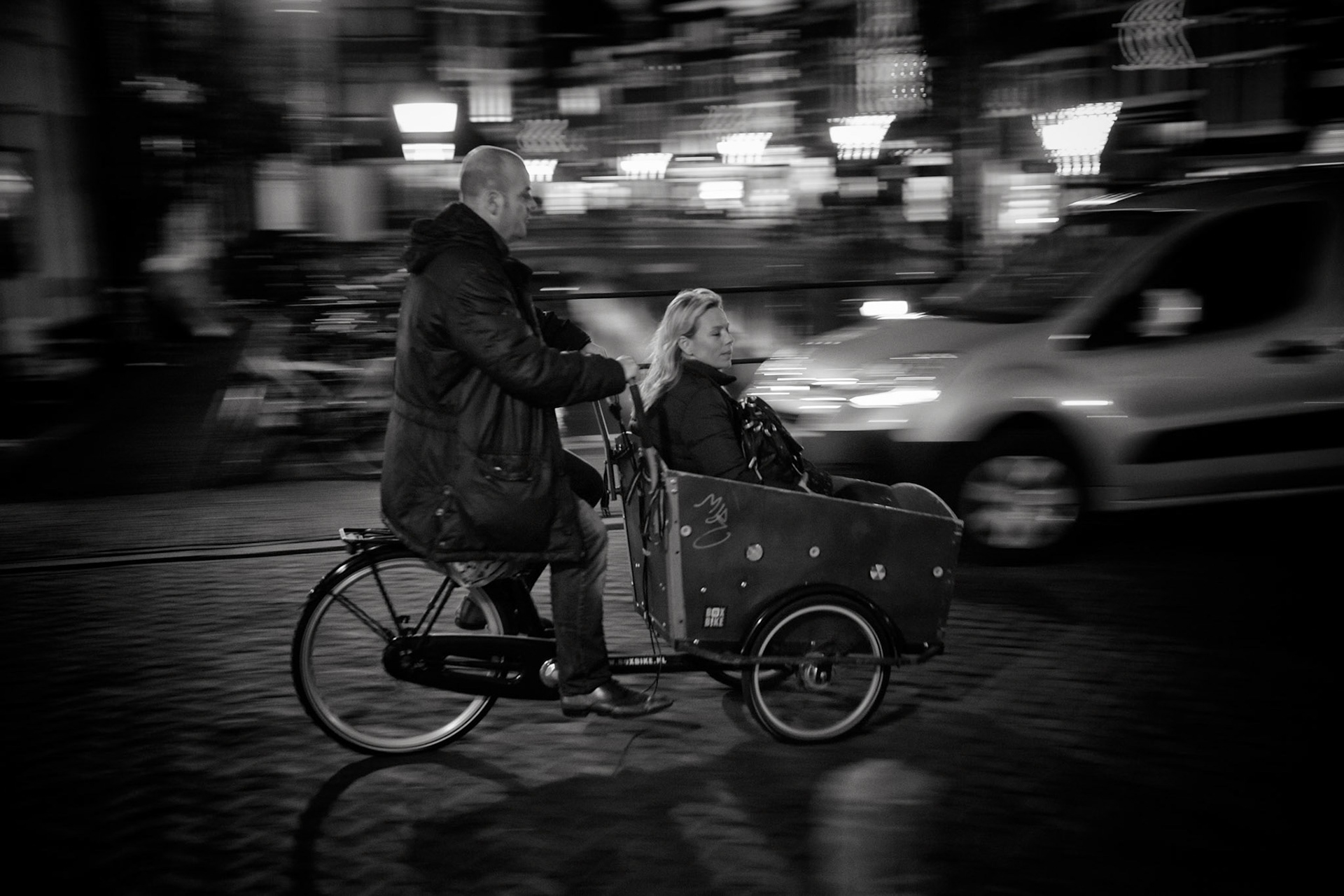 bicycle counttry. Usually this carrier bike is used to transport kids, but I guess this is also possible :) #utrecht #humansofutrecht #bicycle