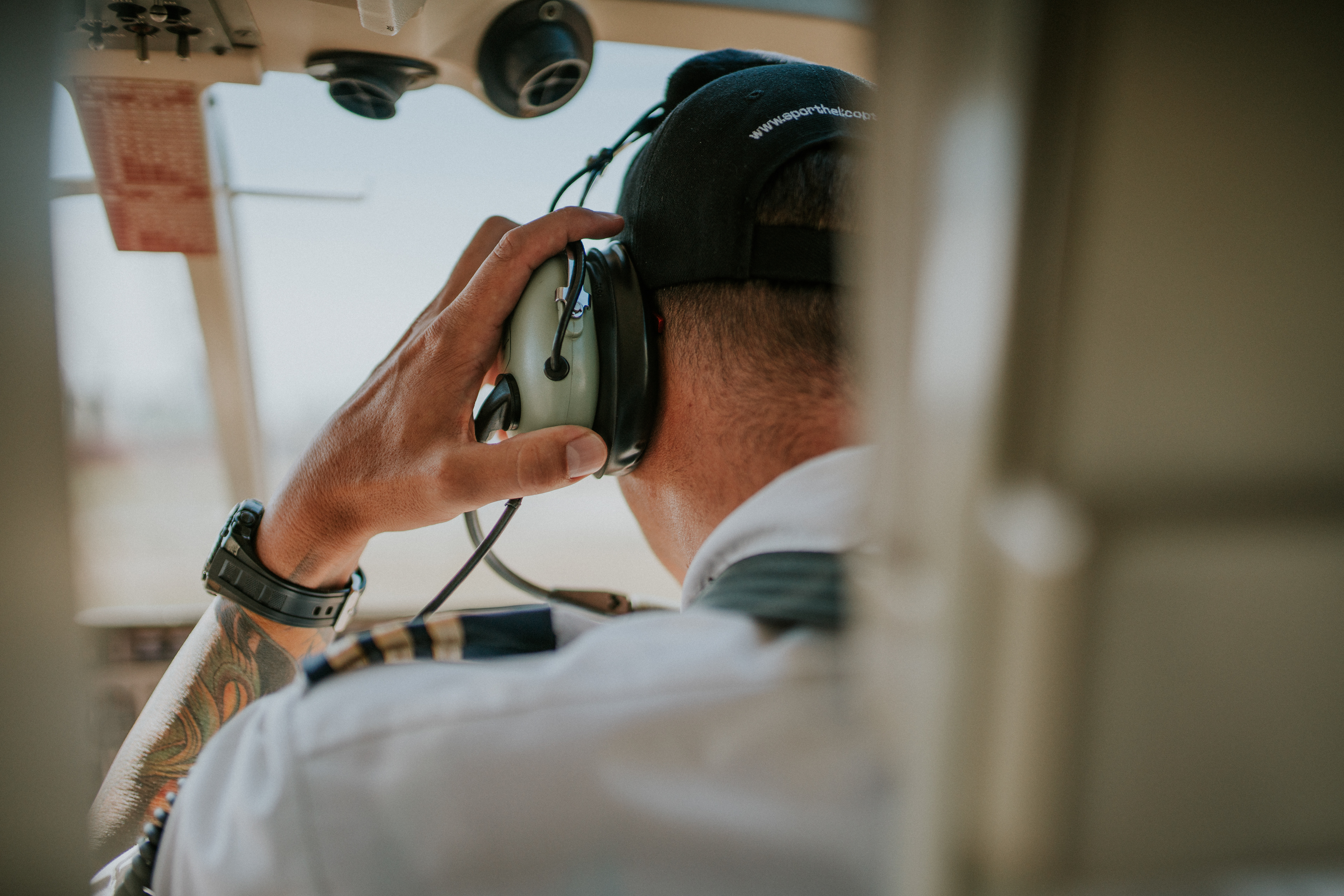 Sport Helicopters Hubschrauber hebt von der V&A Waterfront in Kapstadt ab
