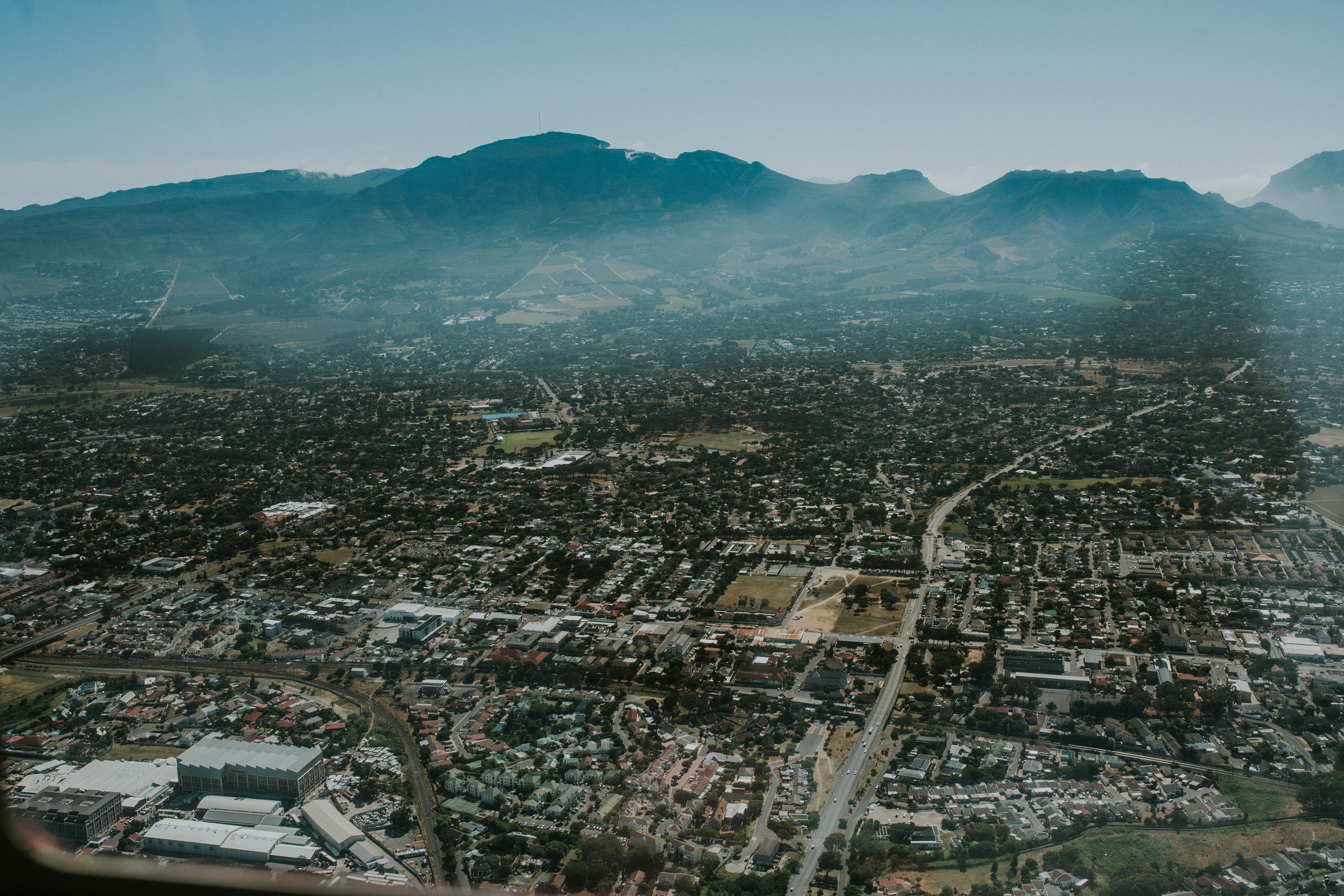 Sport Helicopters-Fluggäste erleben einen exklusiven Rundflug über Südafrikas Küste.