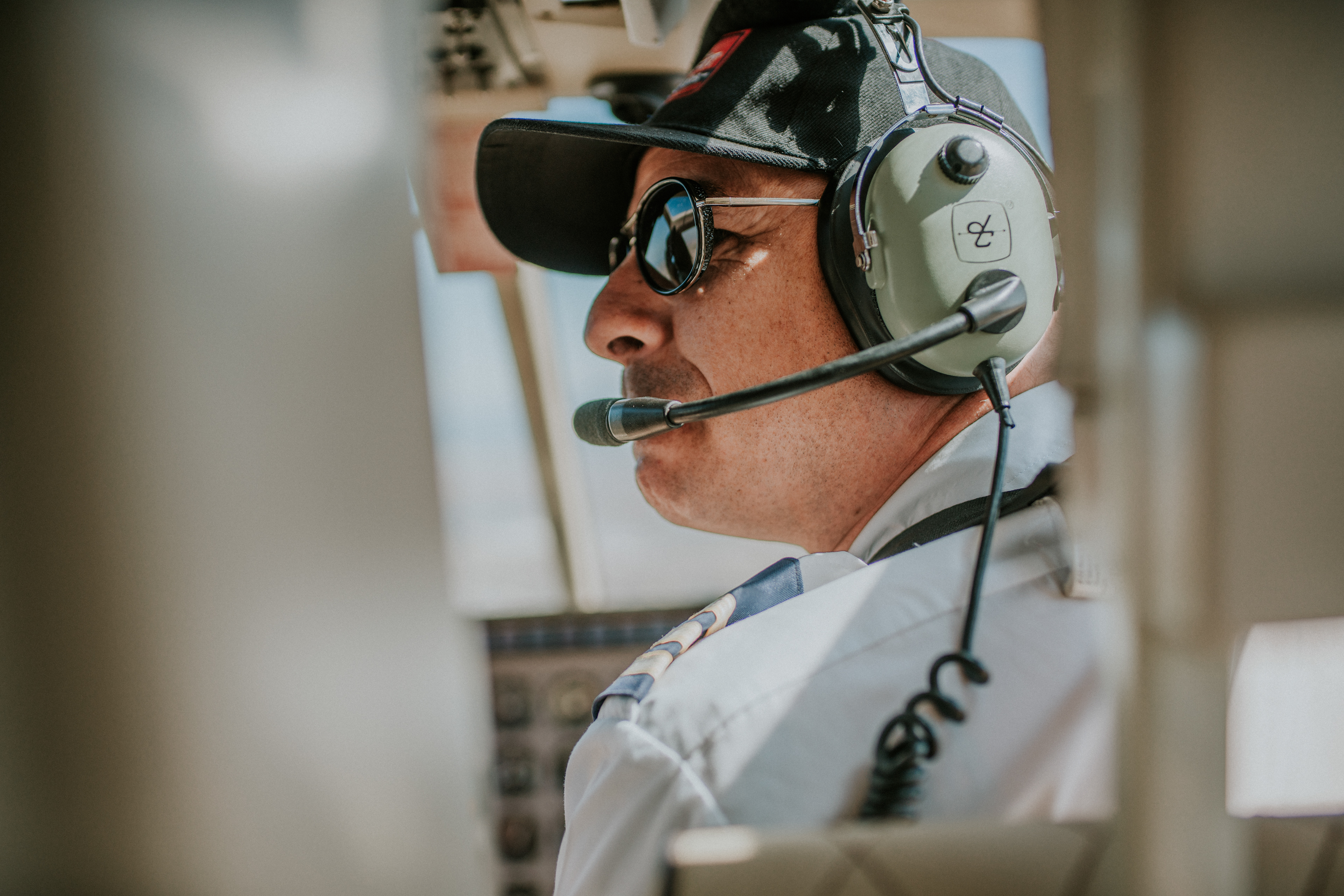 Sport Helicopters-Hubschrauber parkt am Landeplatz nach einem spektakulären Rundflug.