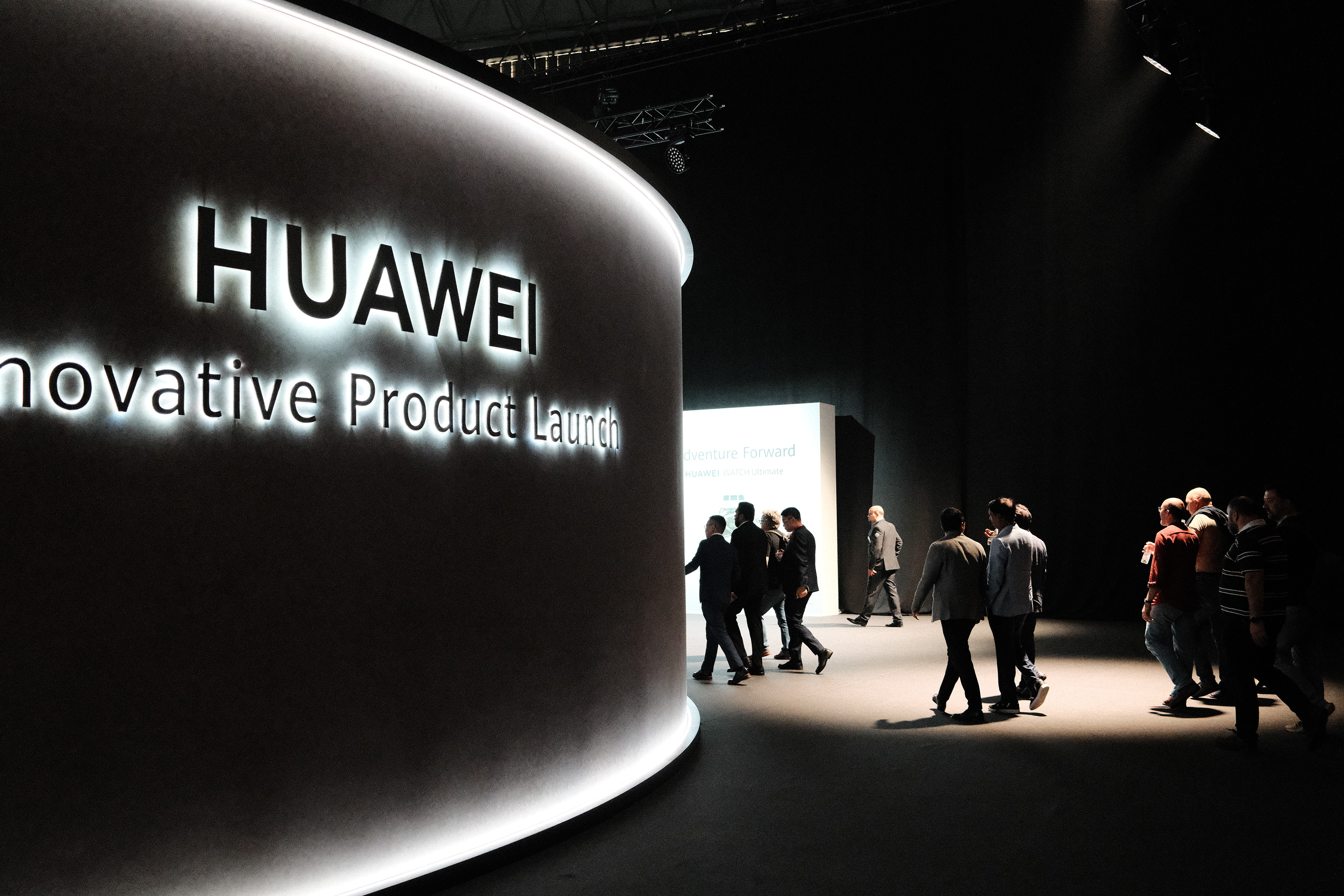 Huawei-Event in Barcelona – Technologie trifft Innovation auf einer beeindruckenden Bühne.