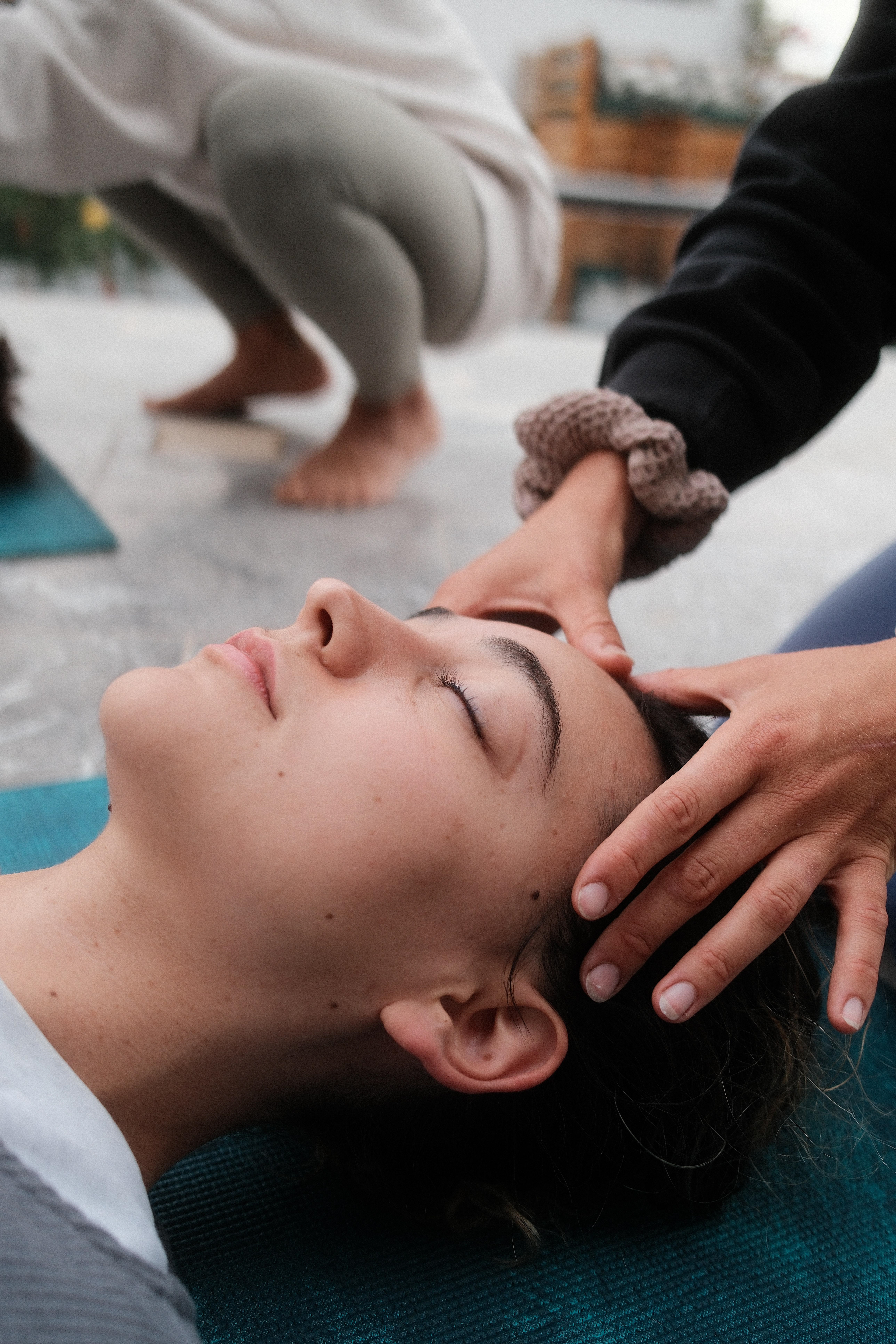 Entspannende Kopfmassage in Marokko, wohltuende Berührung für tiefgehende Erholung