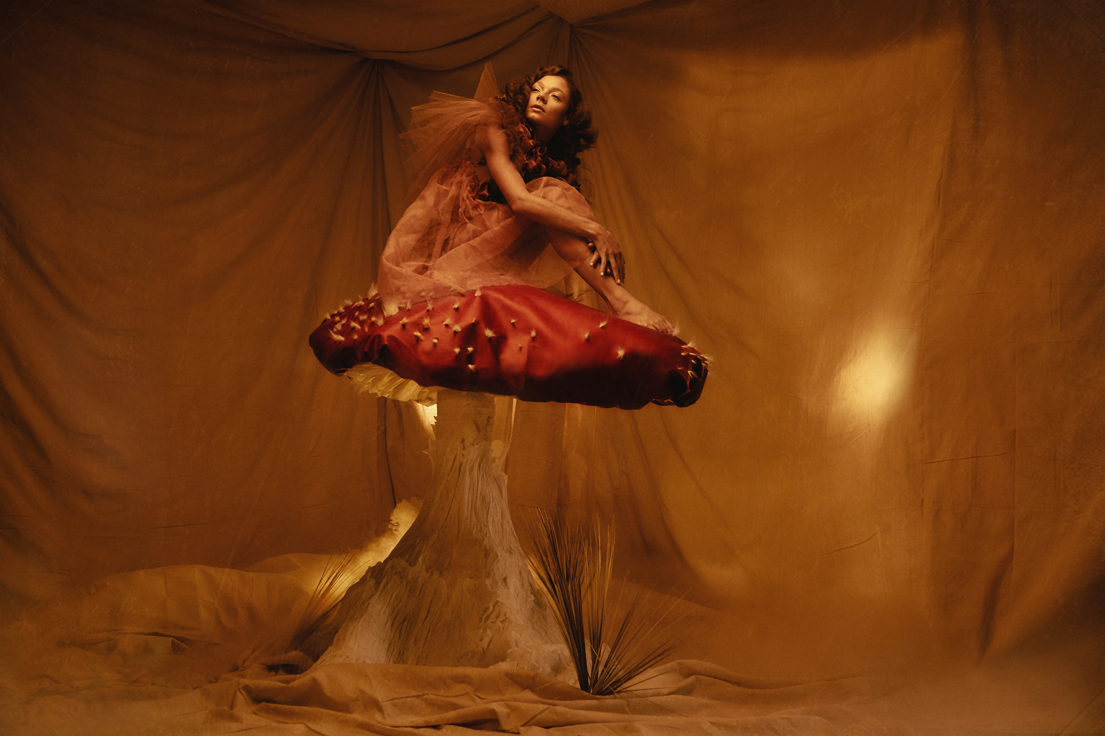 Photographer: Dariane Sanche / Model: Noémie Charest / Model agency: Montage Models / Makeup Artist: Anabelle Deschamps / Artistic Director: Valérie Duplain / Scenographer: Marc-Antoine Gascon