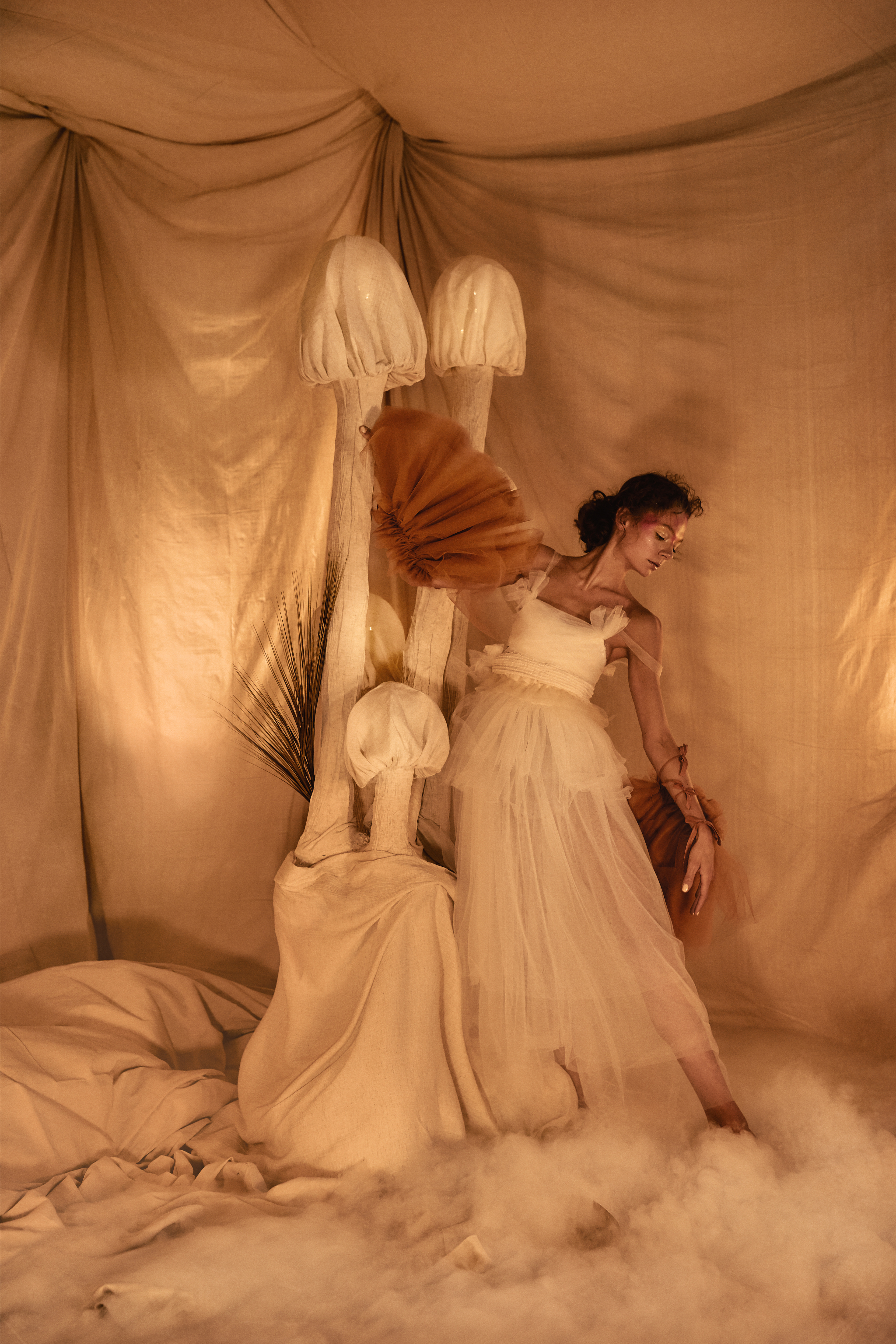 Photographer: Dariane Sanche / Model: Noémie Charest / Model agency: Montage Models / Makeup Artist: Anabelle Deschamps / Artistic Director: Valérie Duplain / Scenographer: Marc-Antoine Gascon