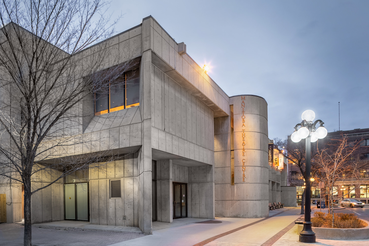 ROYAL MANITOBA THEATRE CENTRE