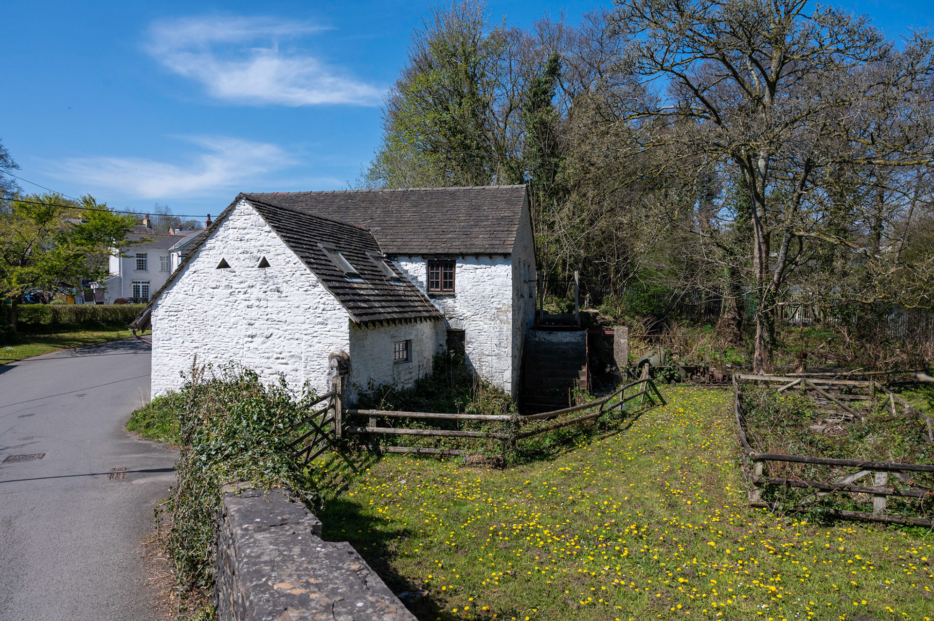 Walk around Pontllanfraith and Gelligroes.