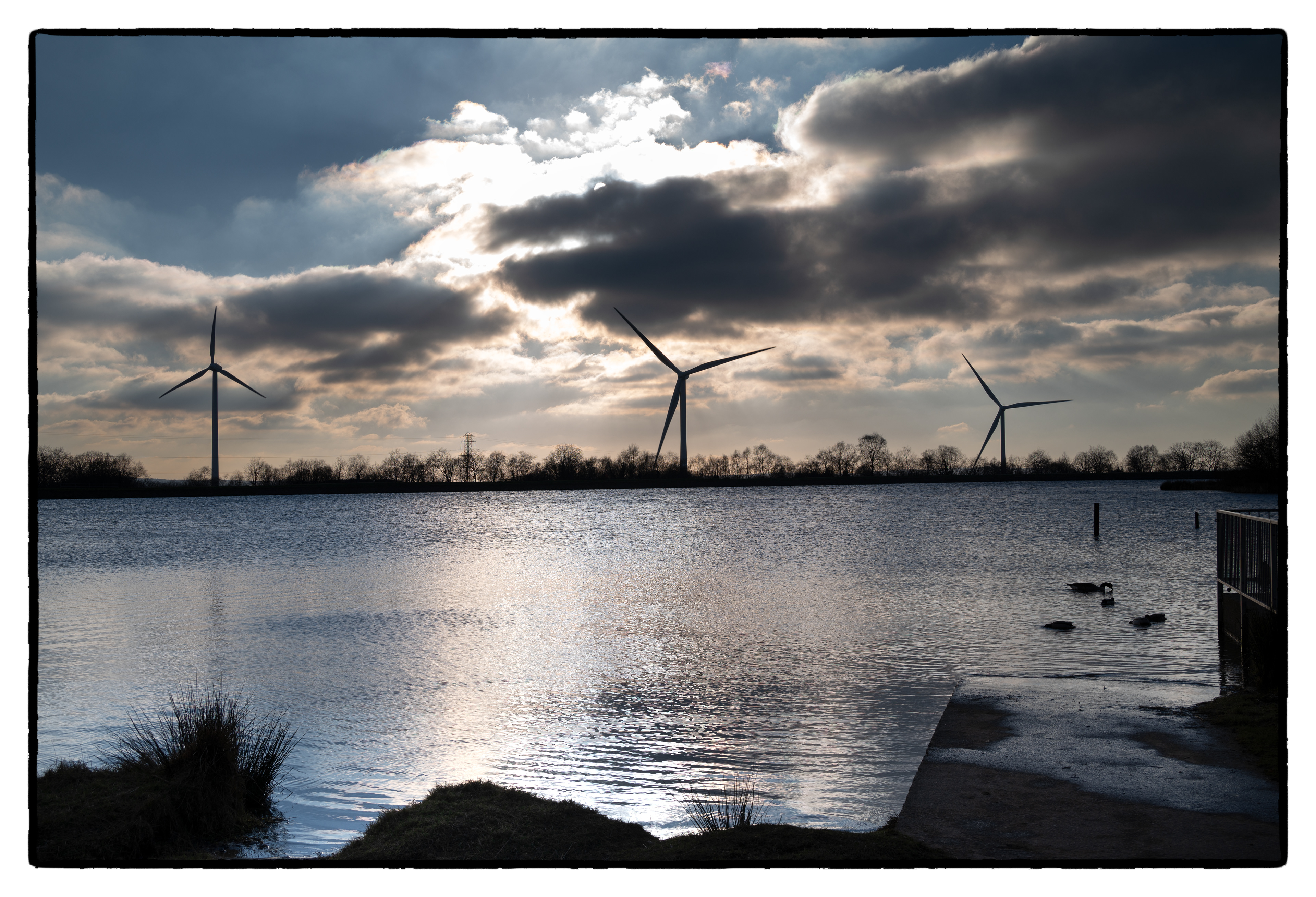 A winters afternoon at Pen y Fan Pond, Blackwood.