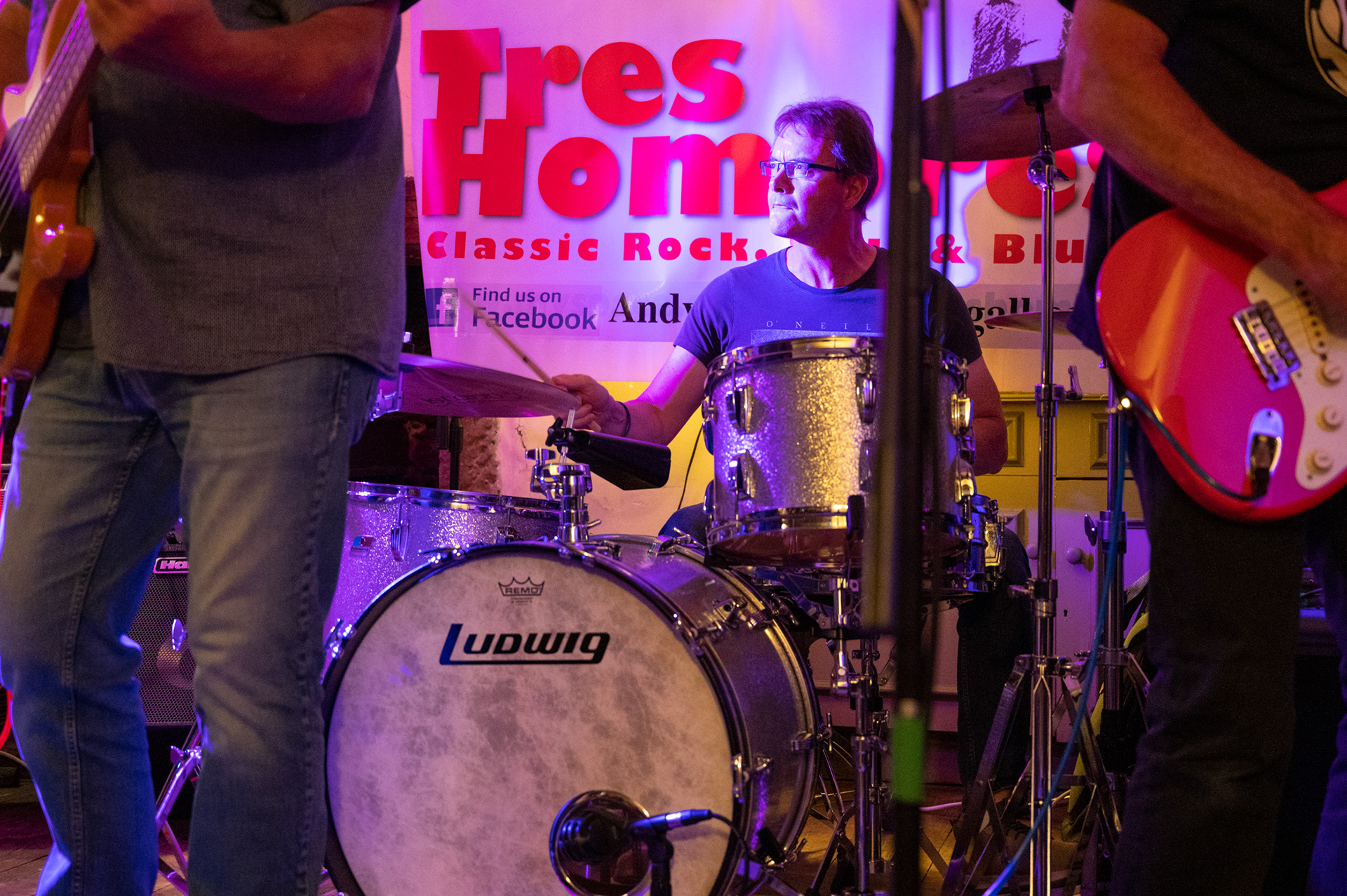 Tres Hombres perform at The Three Tuns, Chepstow.