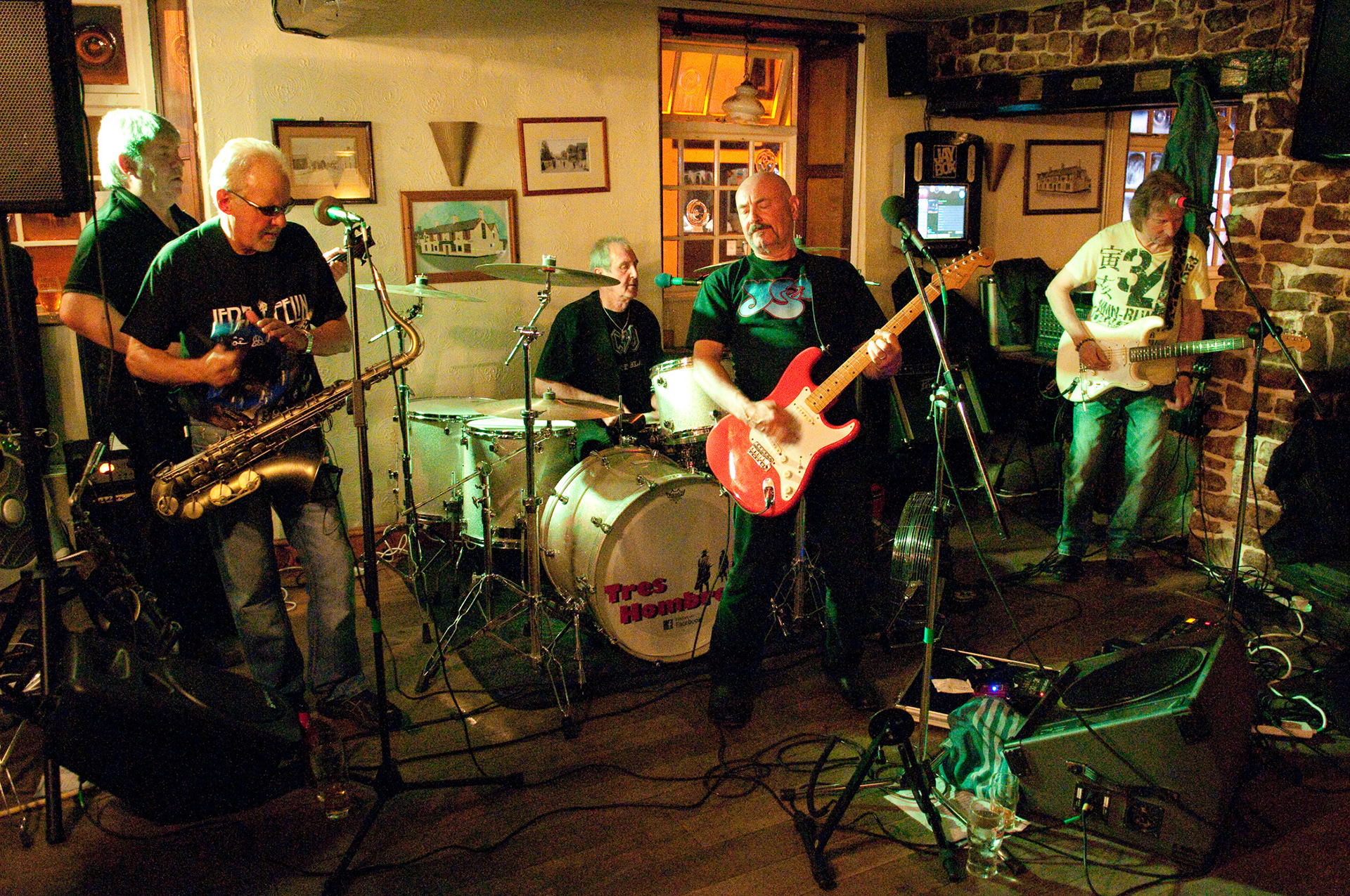 Tres Hombres perform at The Cross Inn. Caldicot. Andy Berry, lead guitar and vocals, Rob Bennett, bass guitar, Graeme " Lennie " Jones, drums, John Morris, lead guitar and vocals, and Paul Powell, sax and vocals.