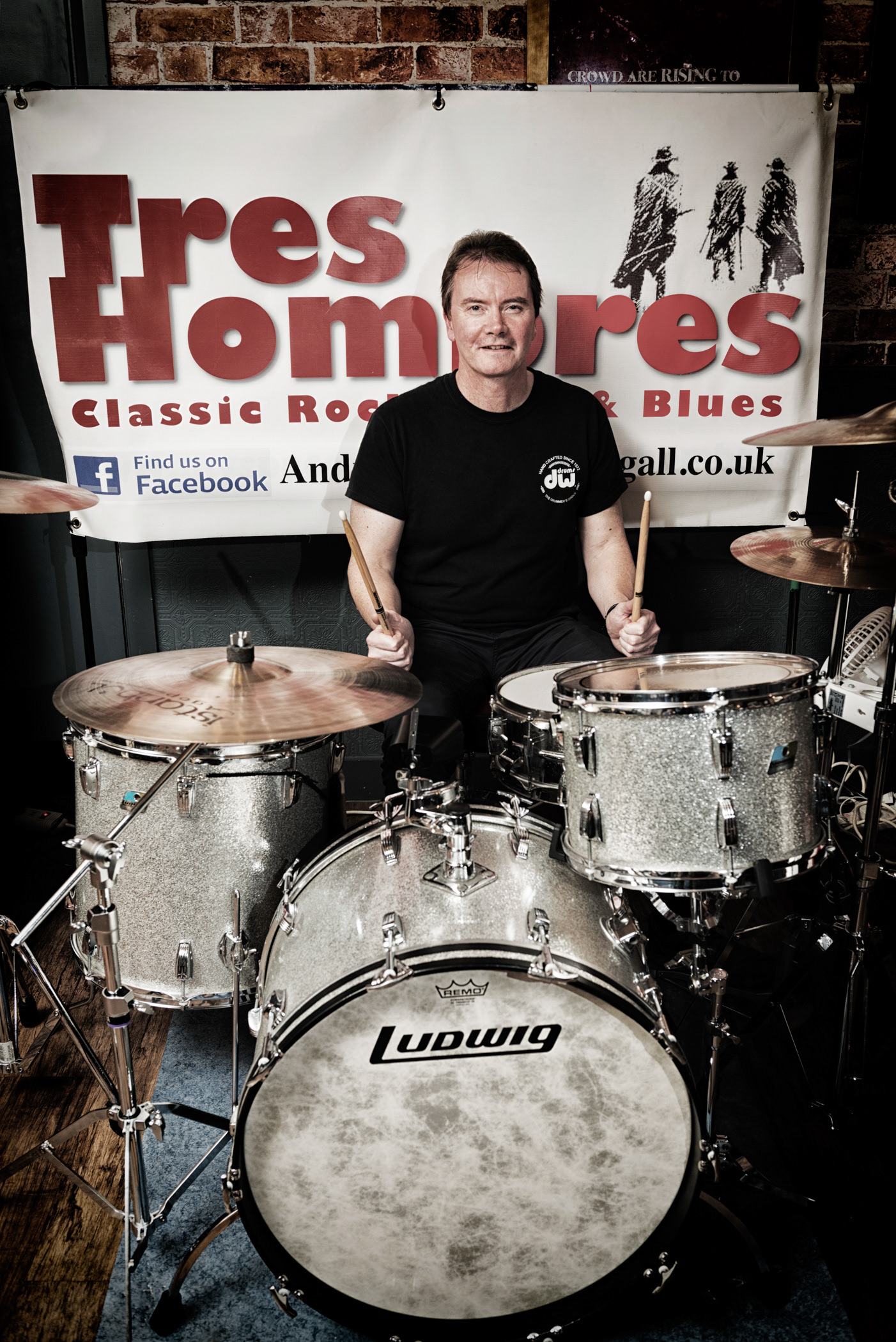 Tres Hombres perform at The Albion, Penarth, 15/12/17. Band Members include Andy Berry, John Morris, Robert Bennett and Wayne Evans.