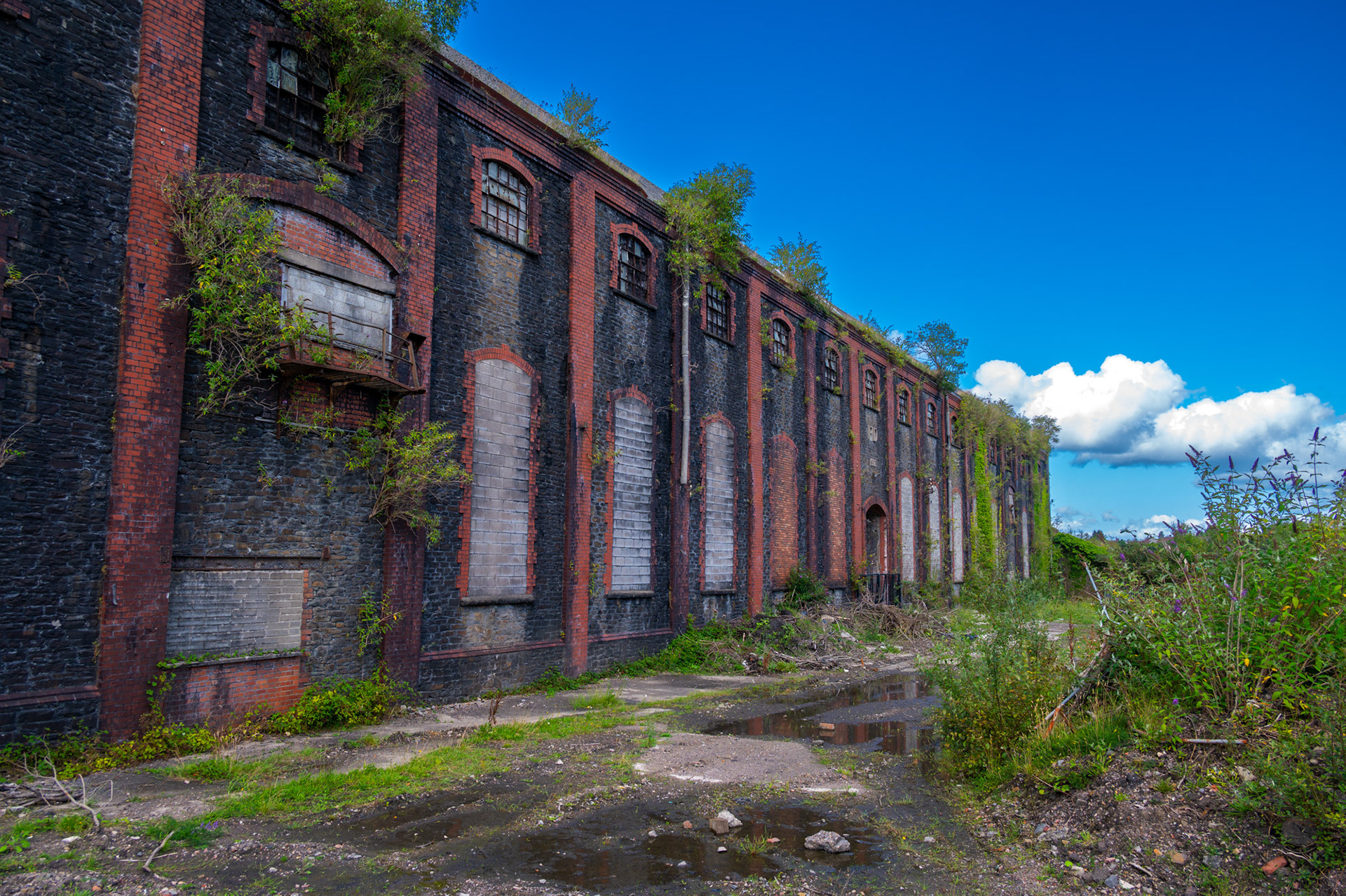 The now derelict pithead gear and winding house at Penallta Colliery, Ystrad Mynach.