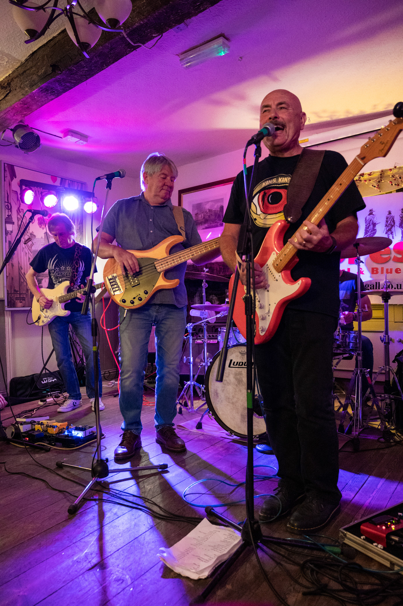 Tres Hombres perform at The Three Tuns, Chepstow.