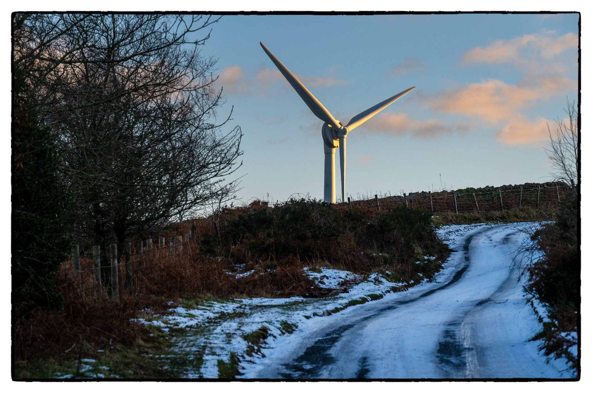 Wind turbine on Mynydd Y Grug, Pontllanfraith.