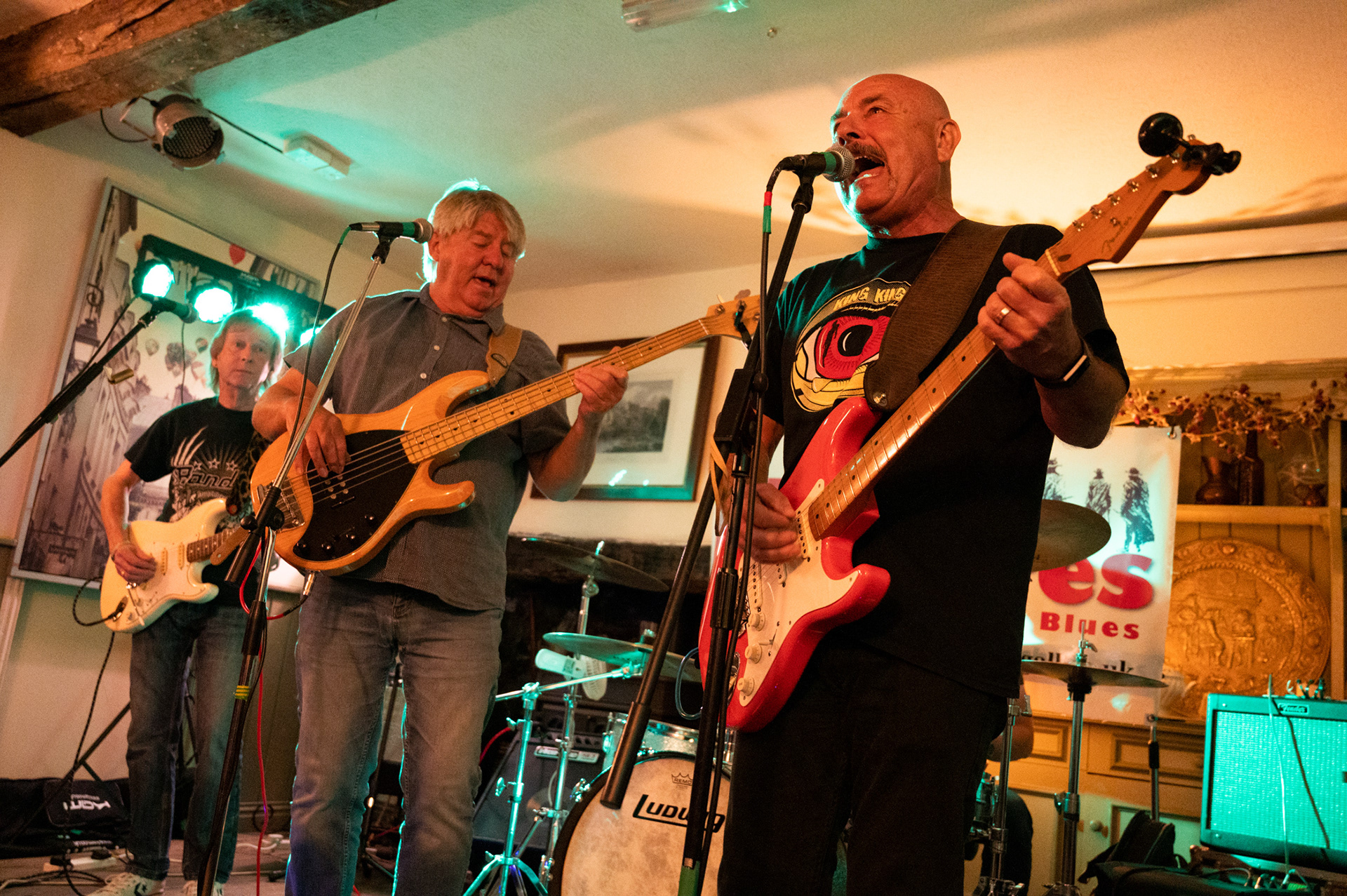 Tres Hombres perform at The Three Tuns, Chepstow.