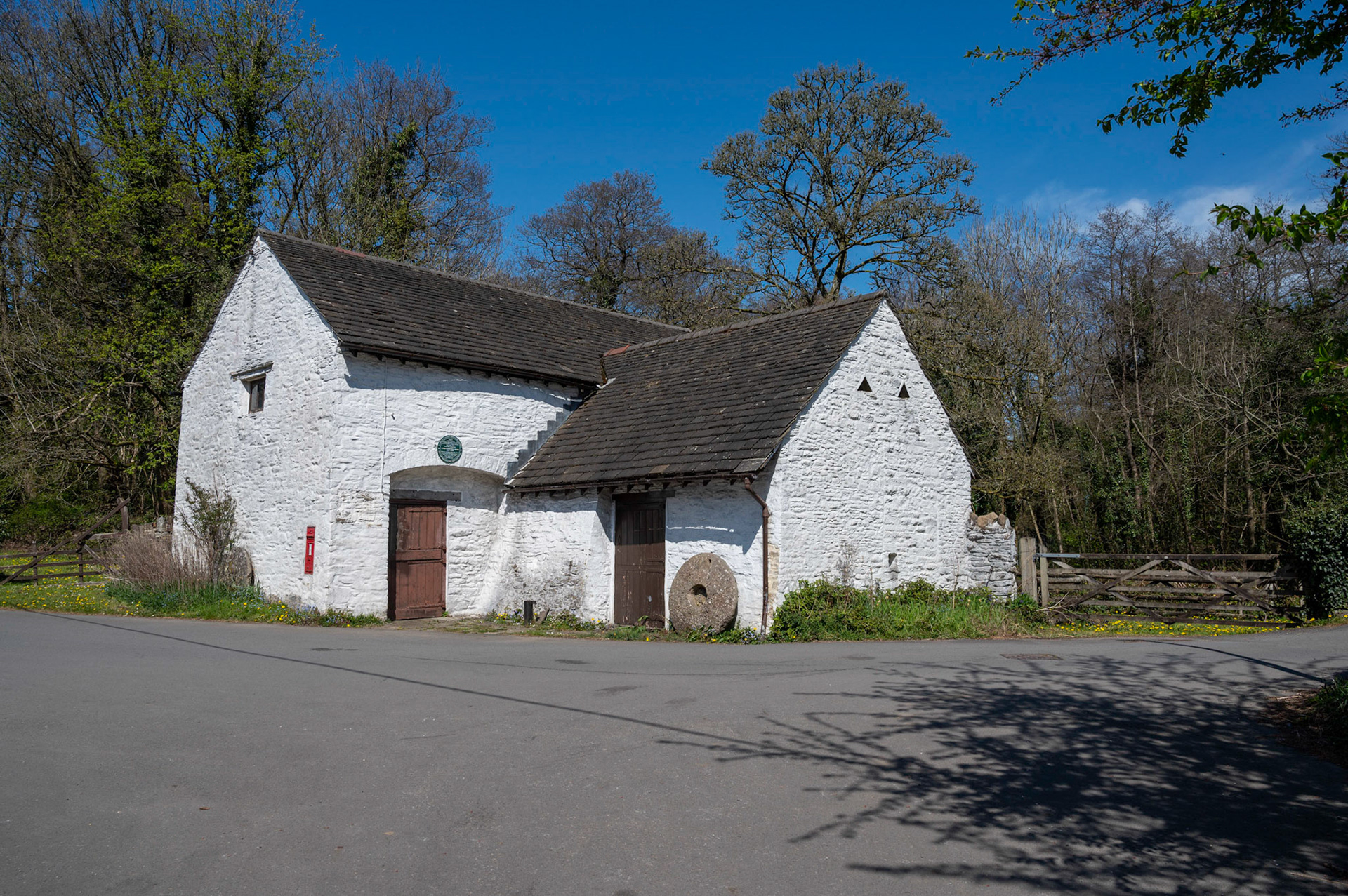 Walk around Pontllanfraith and Gelligroes.