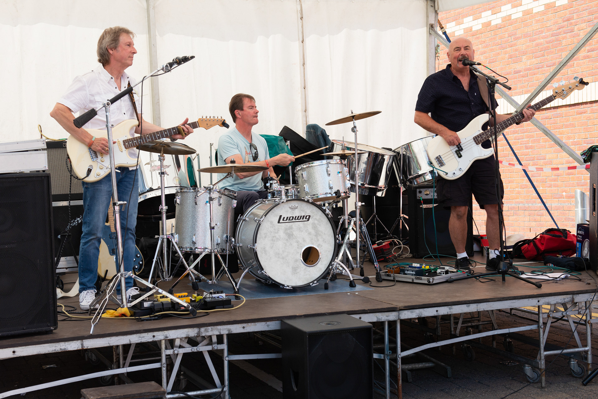 Tres Hombres perform at The Blackwood Beach Party 2018.