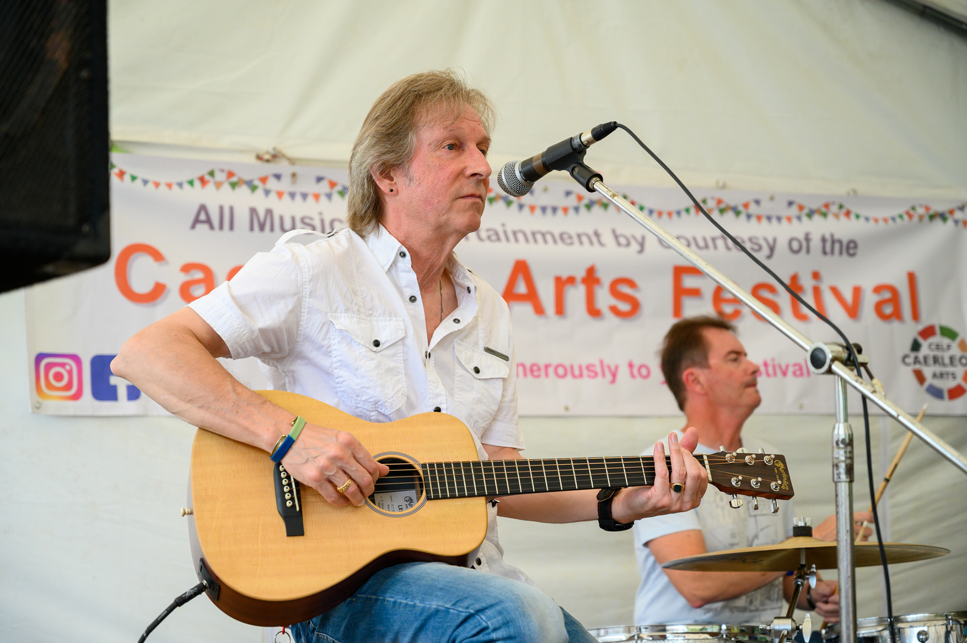 Tres Hombres perform an unplugged set at The Bell Inn as part of Caerleon Festival 2019.