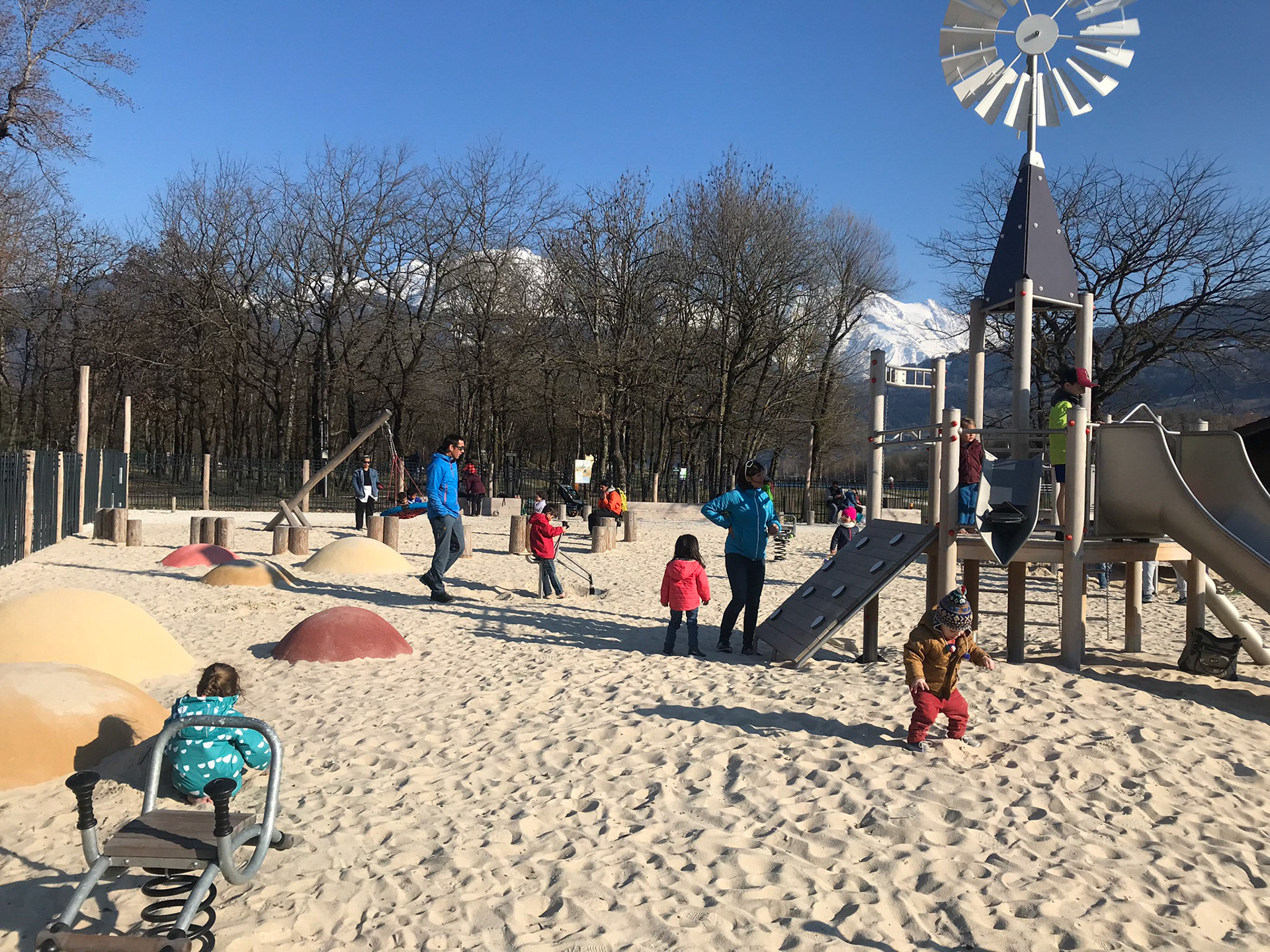 Children's play beach / Plage de jeux pour enfants - Lac Passy