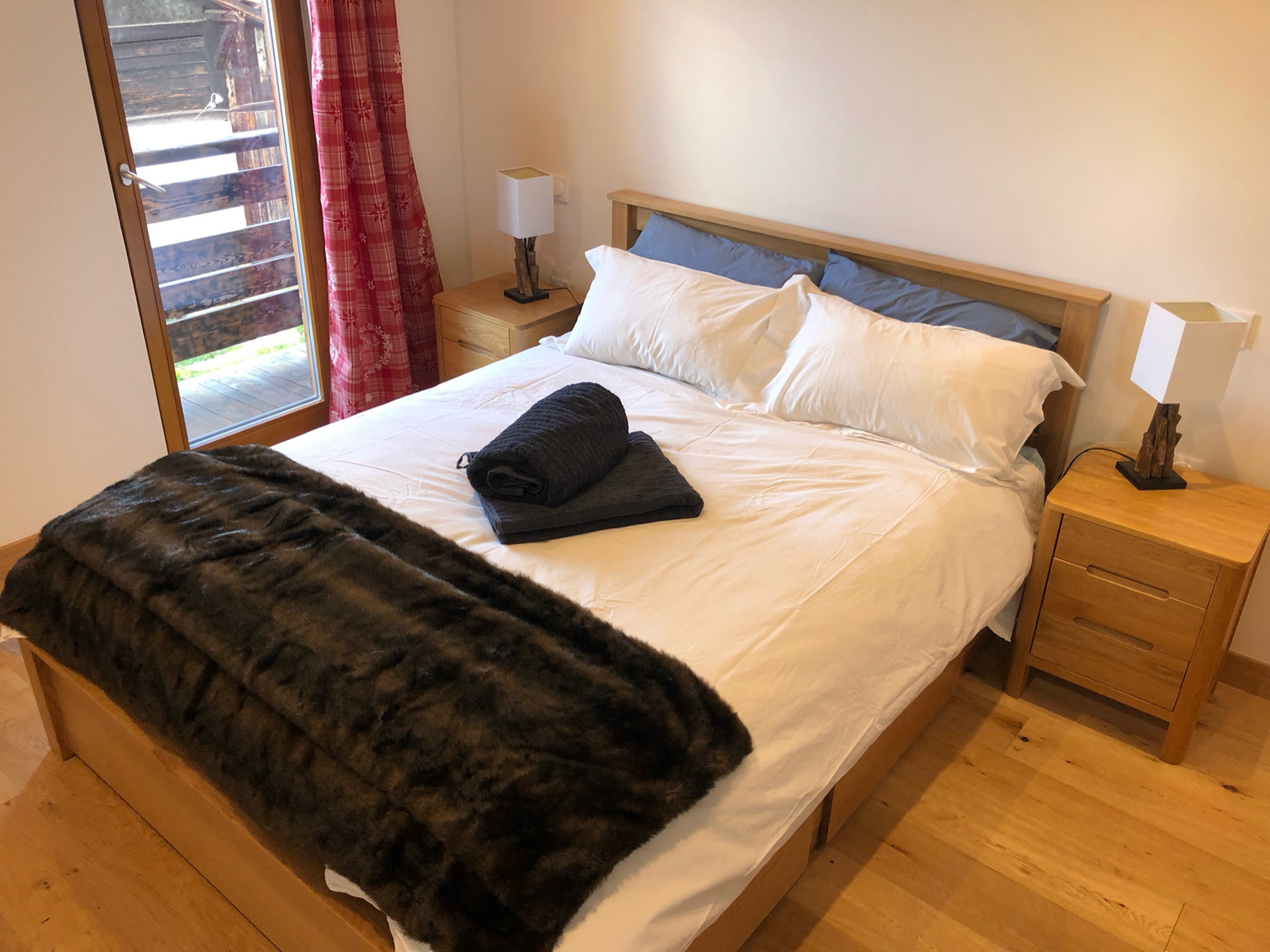 Master Bedroom - with en-suite bath + shower + sink + toilet