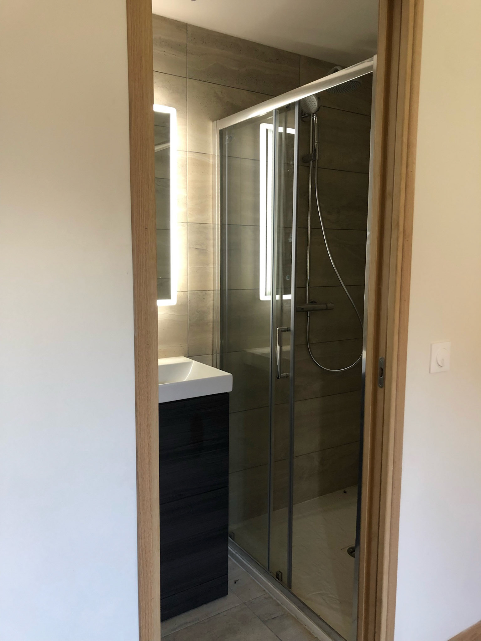 Lower floor bedroom 3 en-suite shower + sink + toilet