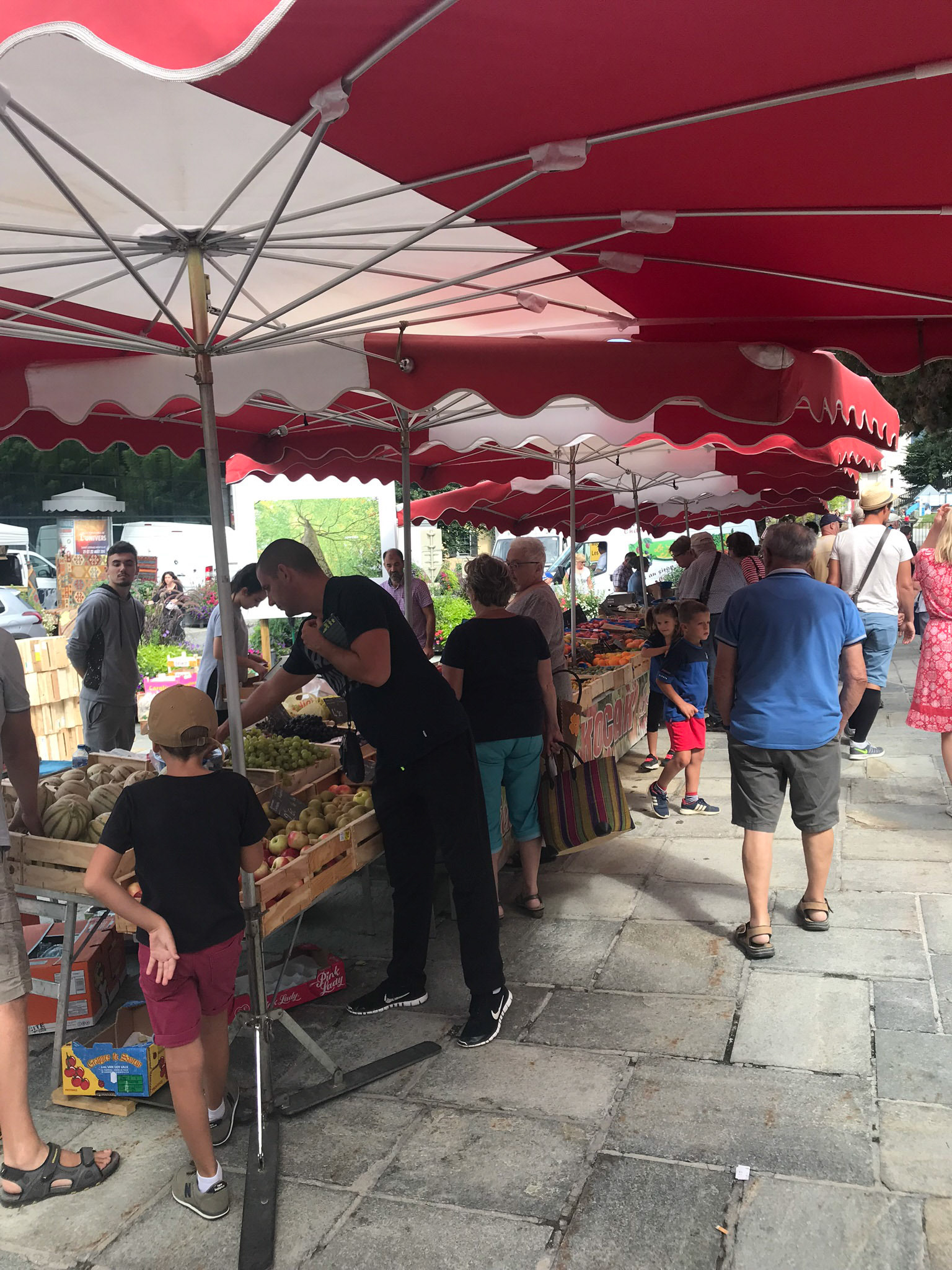 St G  Thursday market / Jeudi marché