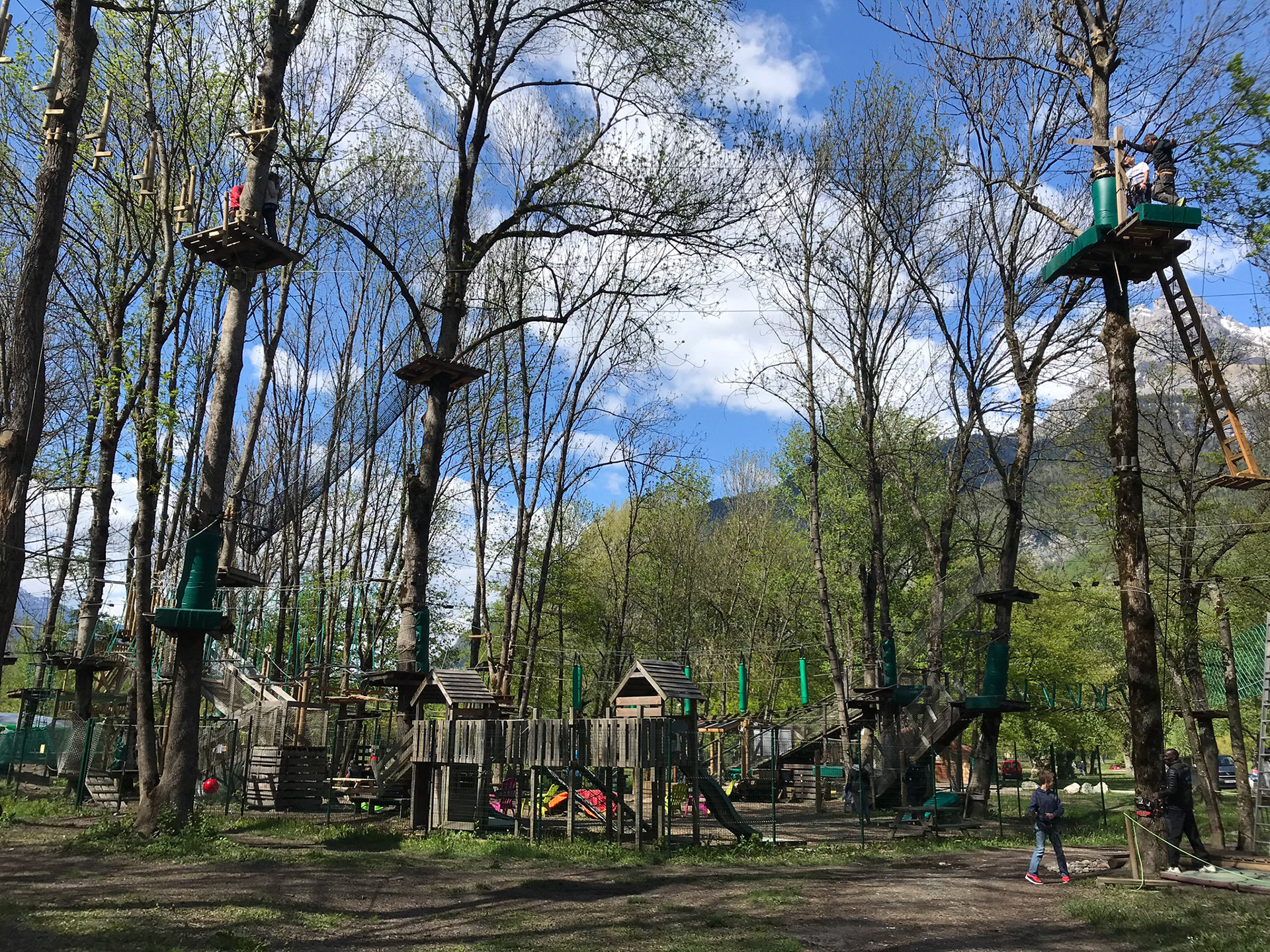 Outdoor Acro activity park - Lac Passy