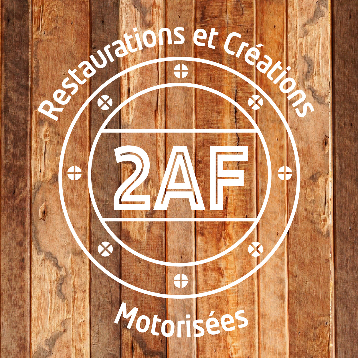 Logo avec rappel de la matière ; déclinaisons du logo pour différentes plateformes.