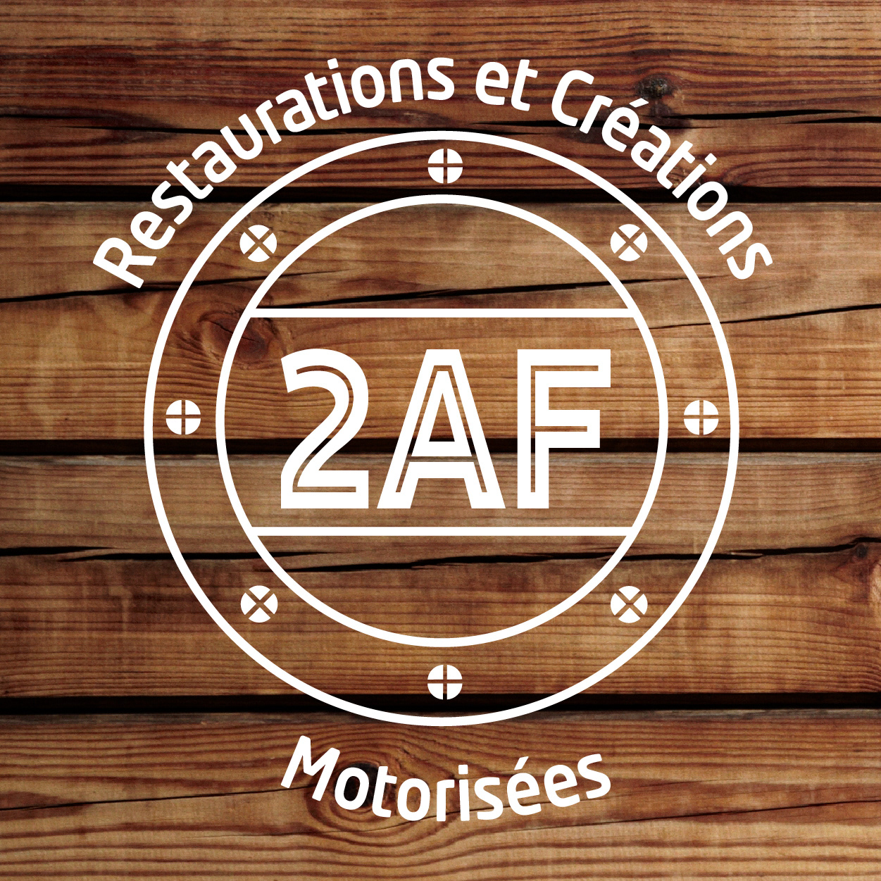 Logo avec rappel de la matière ; déclinaisons du logo pour différentes plateformes.