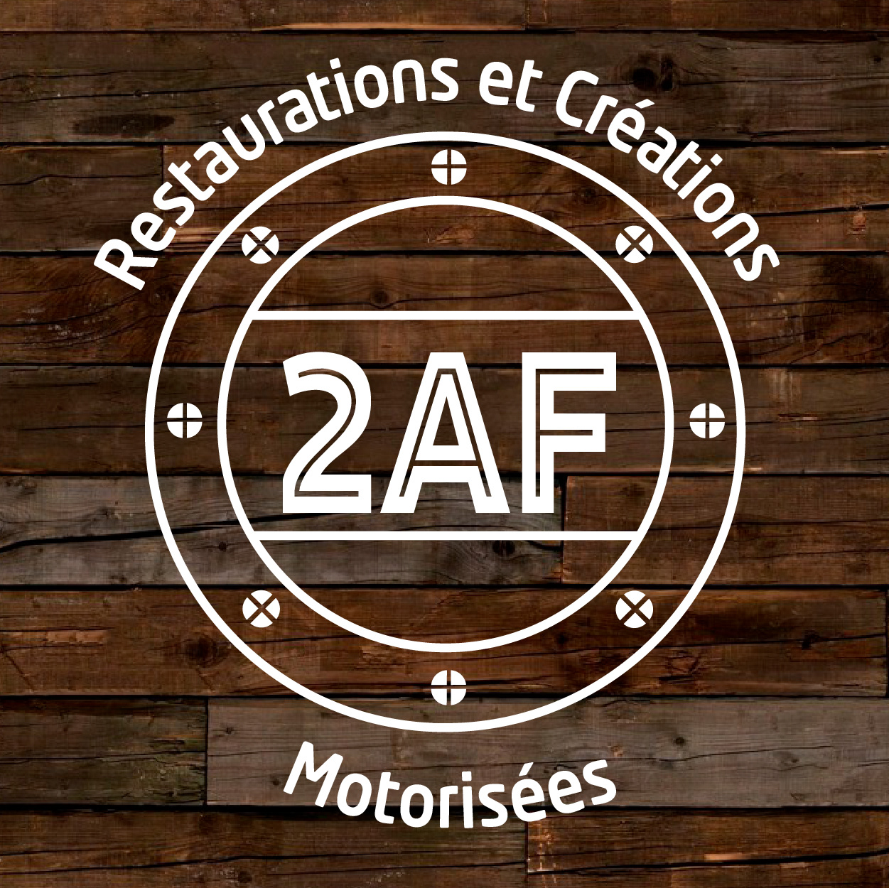 Logo avec rappel de la matière ; déclinaisons du logo pour différentes plateformes.