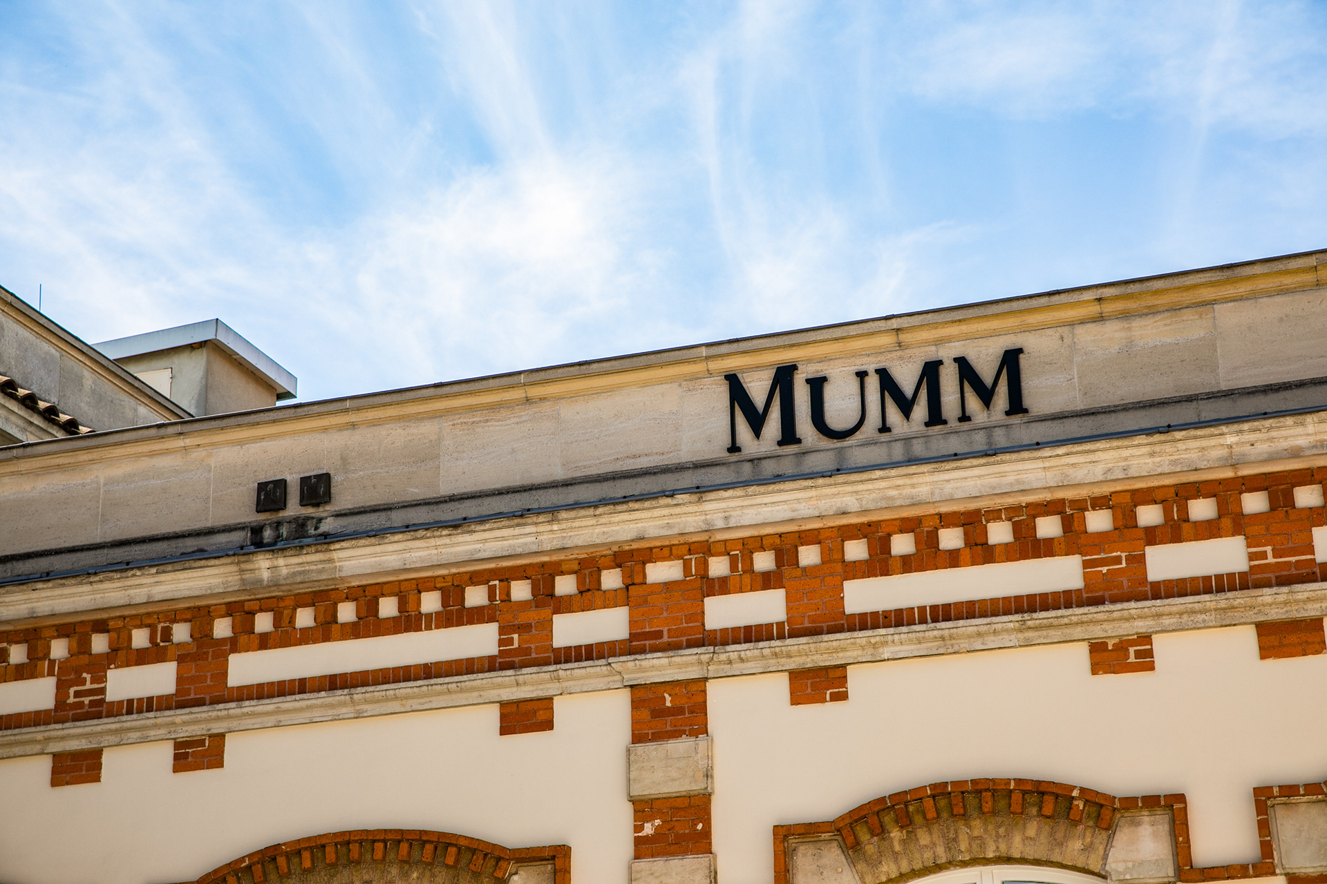 MUMM