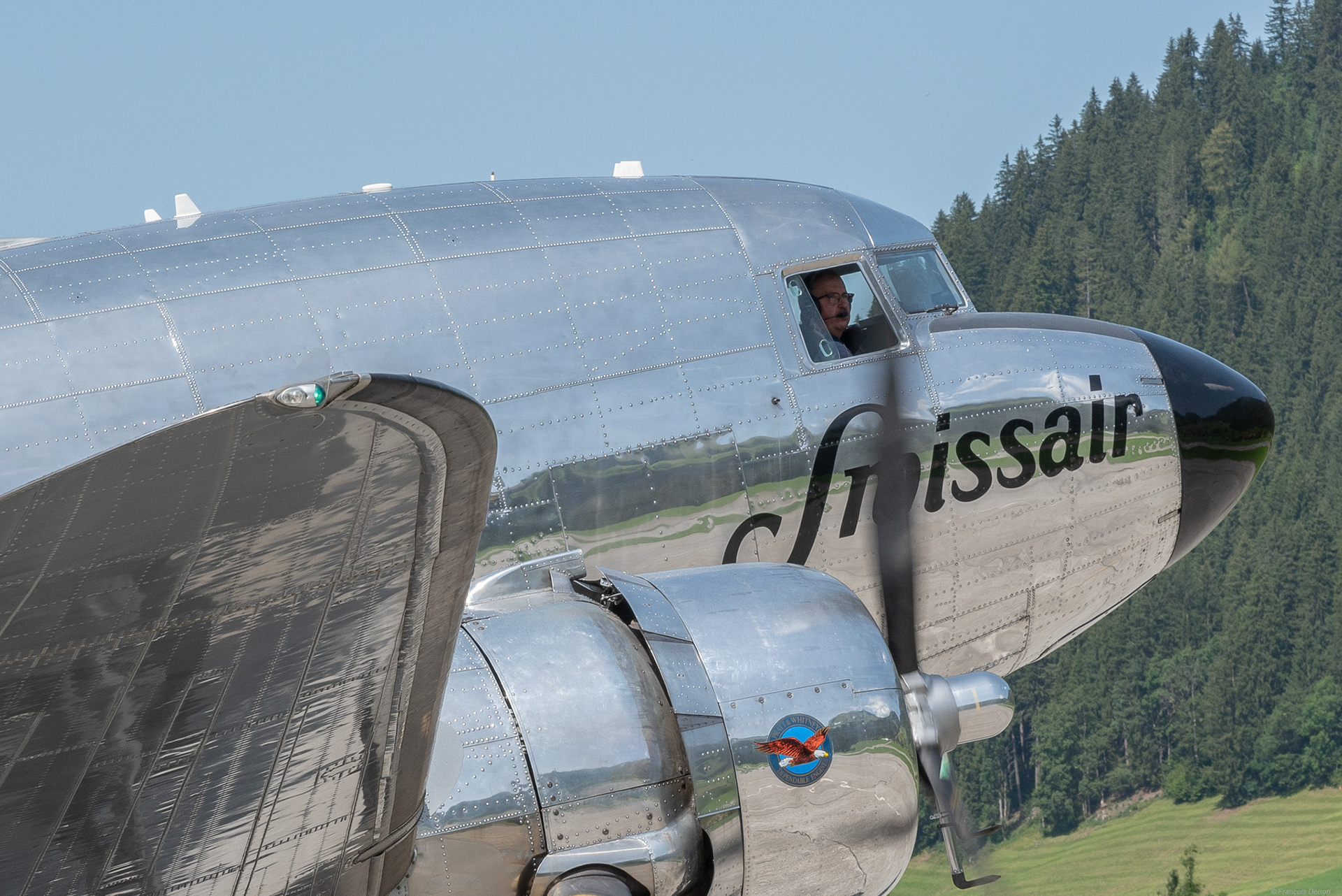 DC-3 der "Classic Formation"