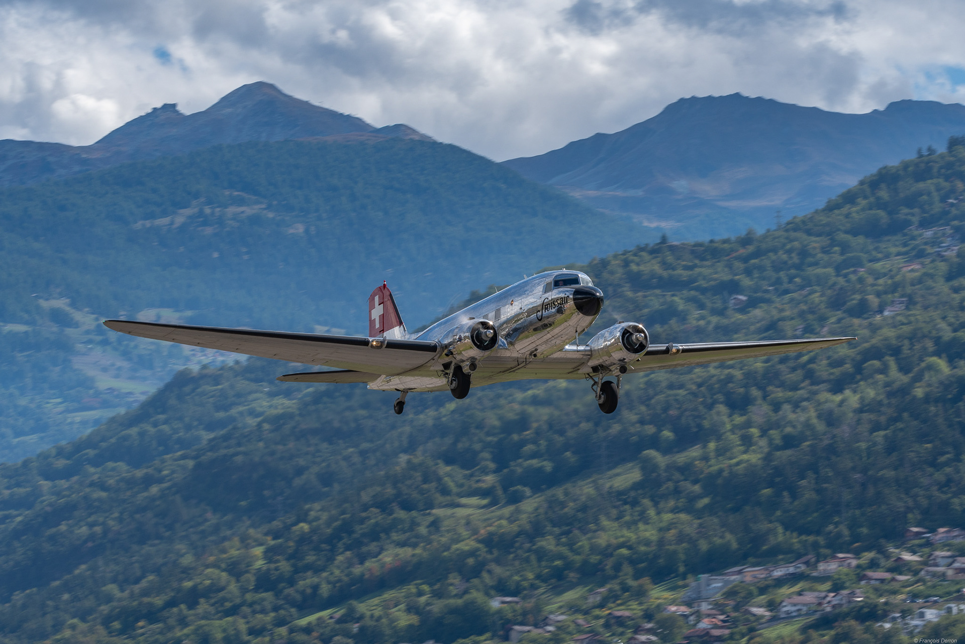 Swissair DC-3 | Classic Formation