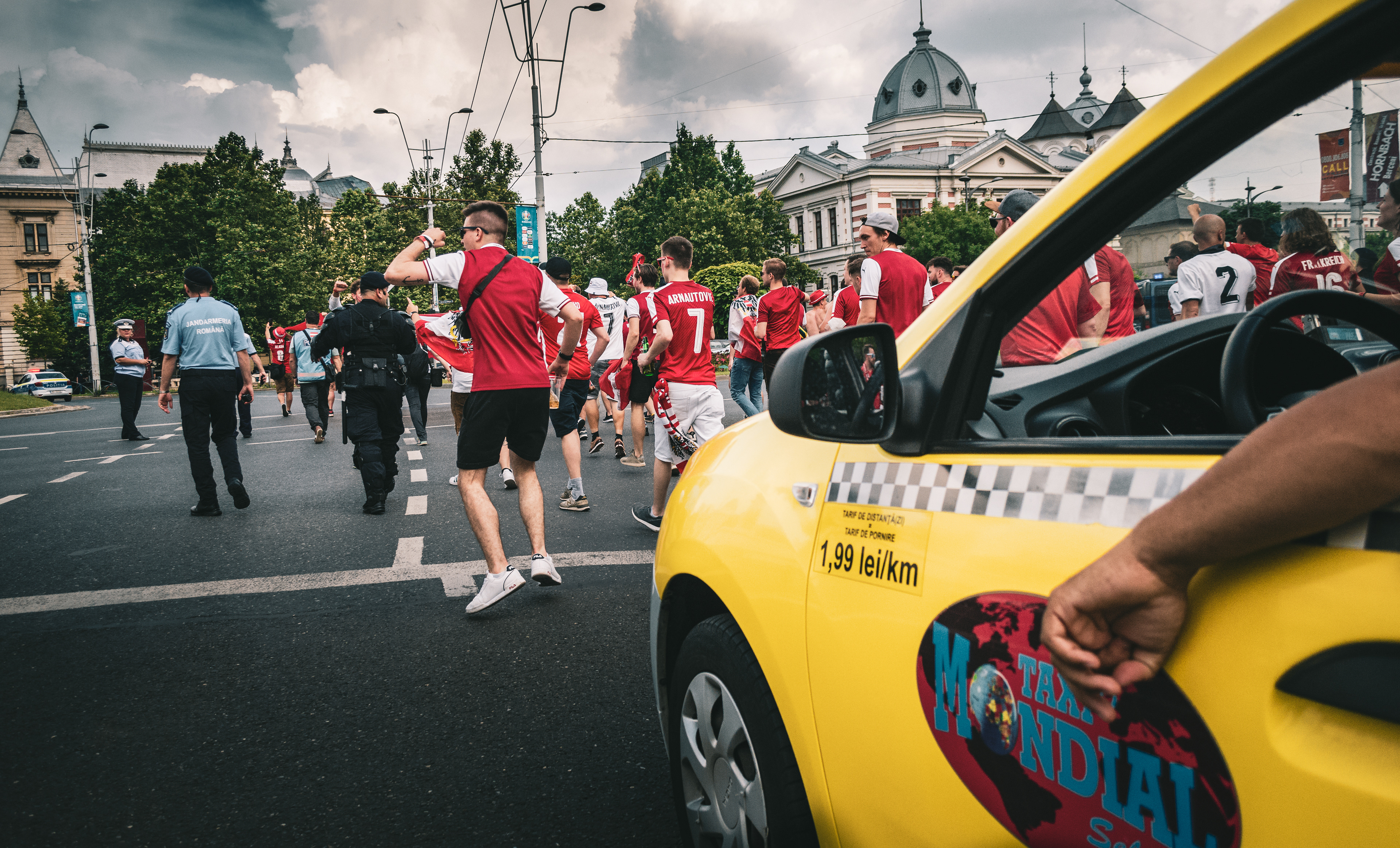 suporteri, ultrasi, euro 2020, bucuresti, piata universitatii, fotojurnalism, bucuresti euro 2020