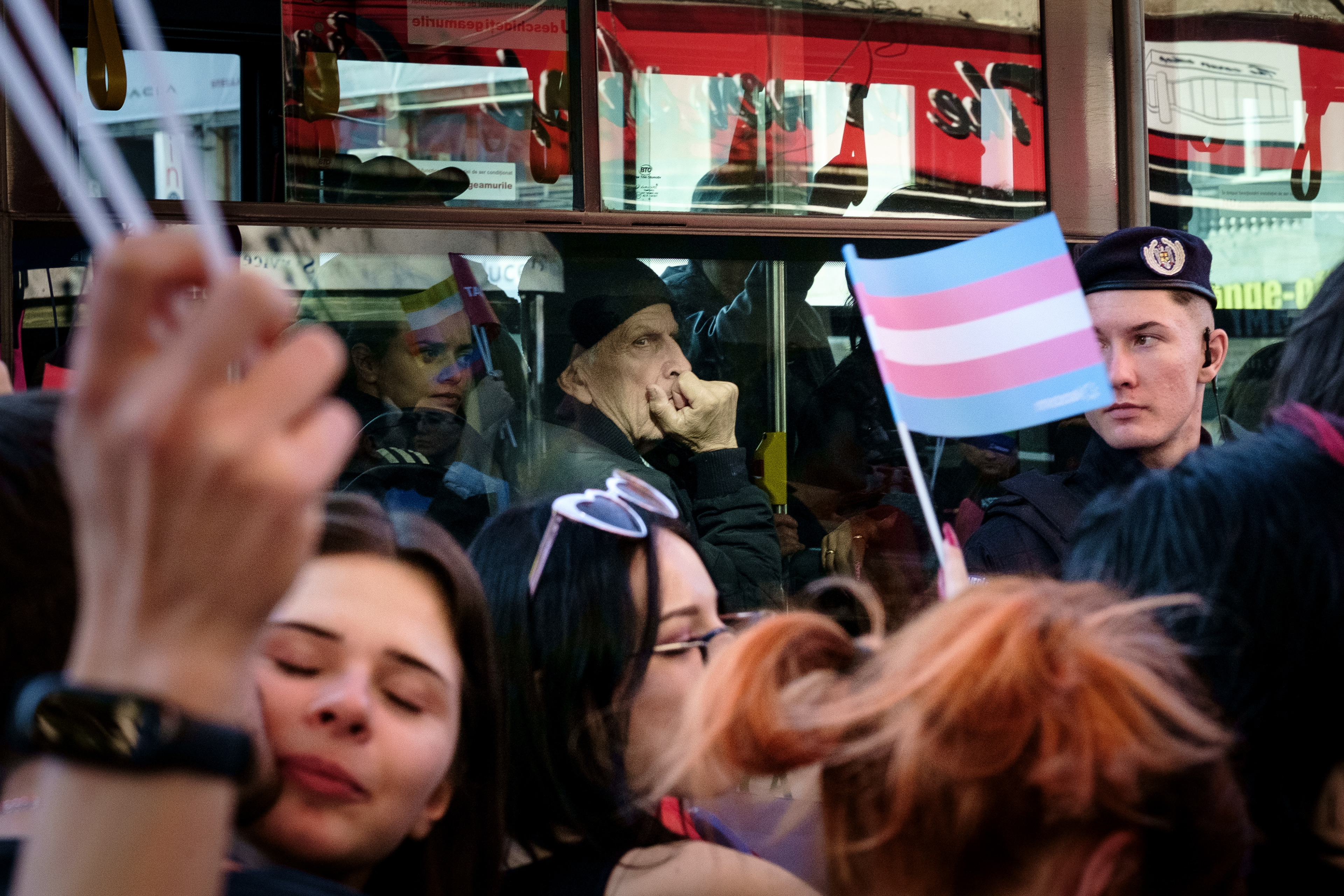 lgbt, lgbtq, lgbtq+, Protest, marsul pentru parteneriat civil, bucuresti 2024, accept, mozaiq, ong-uri, protestatari, tineri, centrul capitalei, bulevard blocat, bulevardul magheru