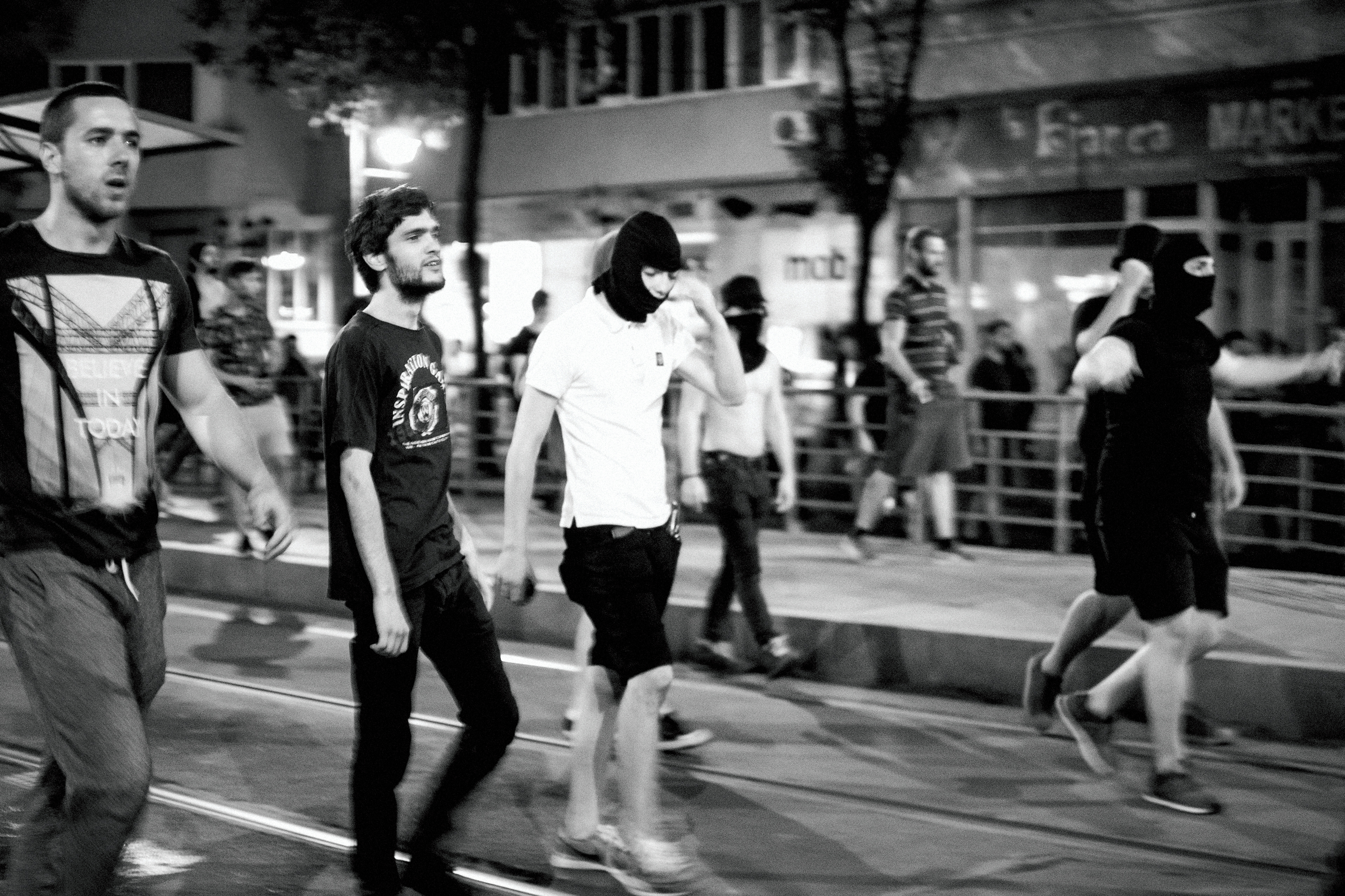 Protest, proteste 2018, bucuresti, romania, proteste bucuresti, zece august, protest 10 august 2018, protest la guvern, galerii de fotbal, ultrasi, smurd, piata victoriei