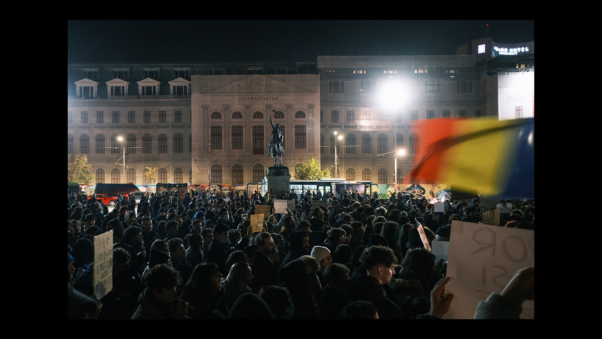 O nouă manifestaţie anti-Călin Georgescu este în desfăşurare în Bucureşti, dar şi în alte oraşe din ţară precum Braşov, Timişoara, Iaşi şi Sibiu