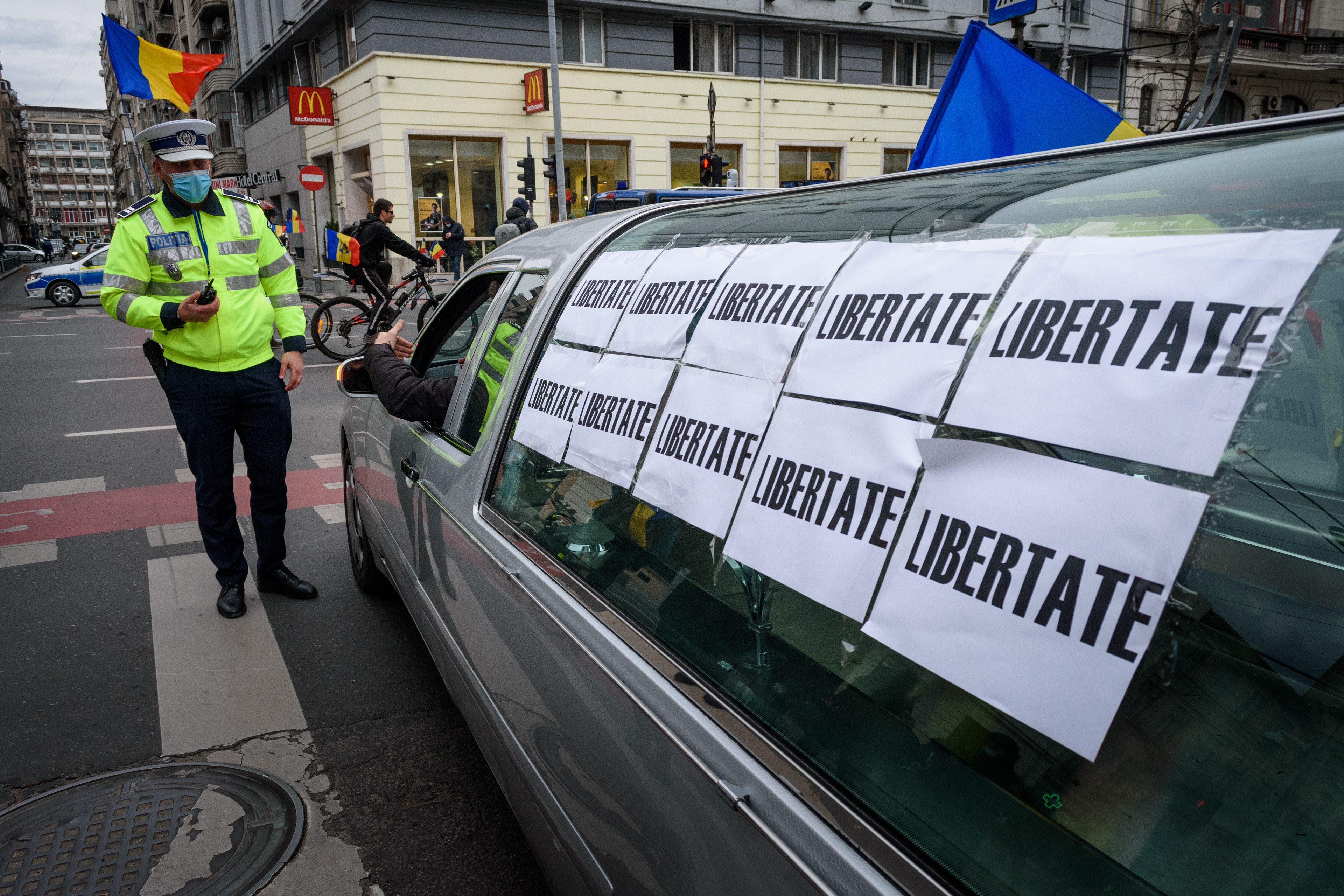 protest aur, george simion, aur, partidul aur, proteste 2025, proteste bucuresti, piata universitatii, bulevard blocat, strada inchisa, bucuresti trafic, politia romana, jandarmeria, bulevardul regina elisabeta