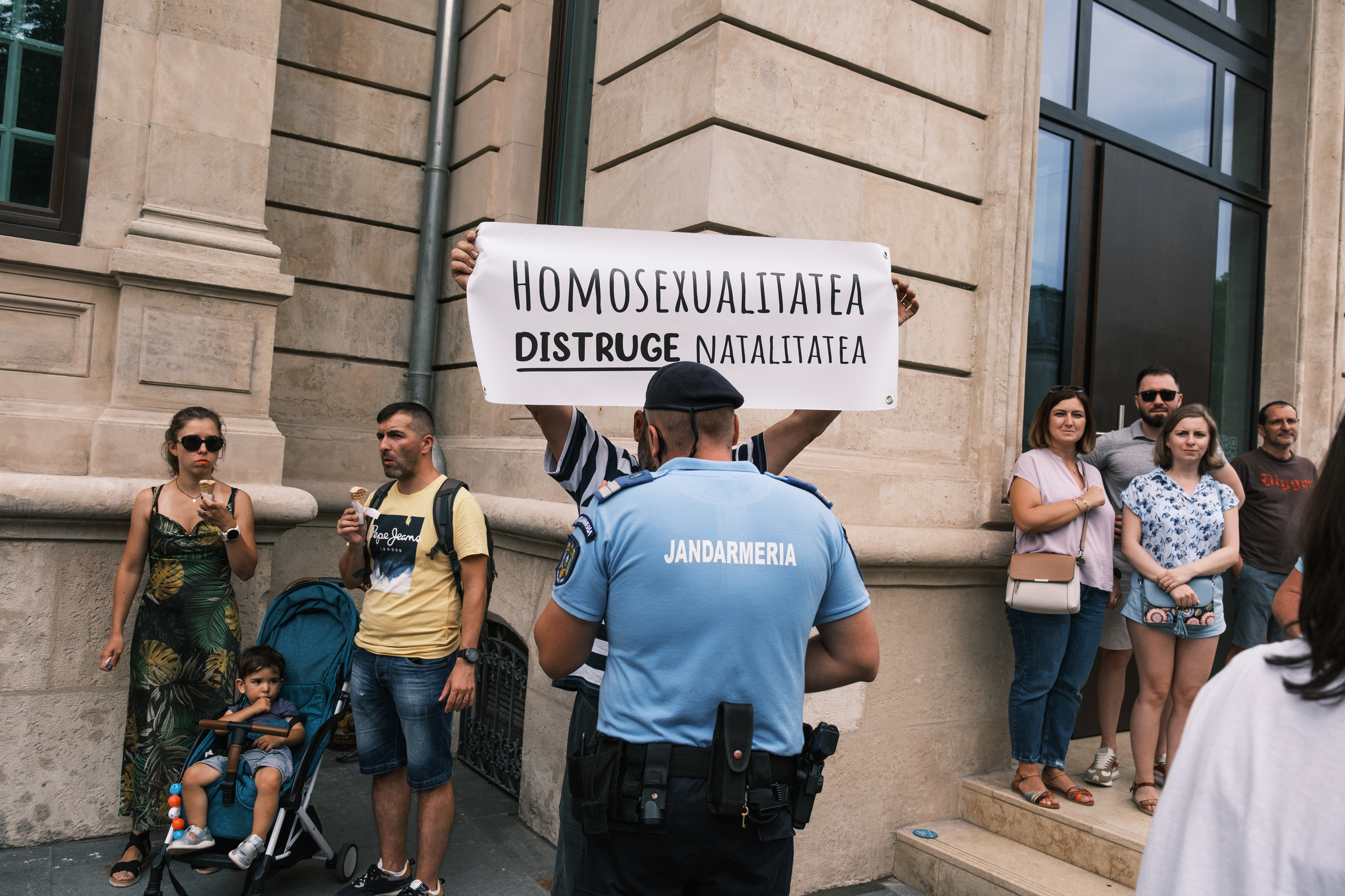 pride 2023, pride bucuresti, evenimente bucuresti, proteste 2025, accept, mozaiq, steagul pride, manifestatii, marsul pride