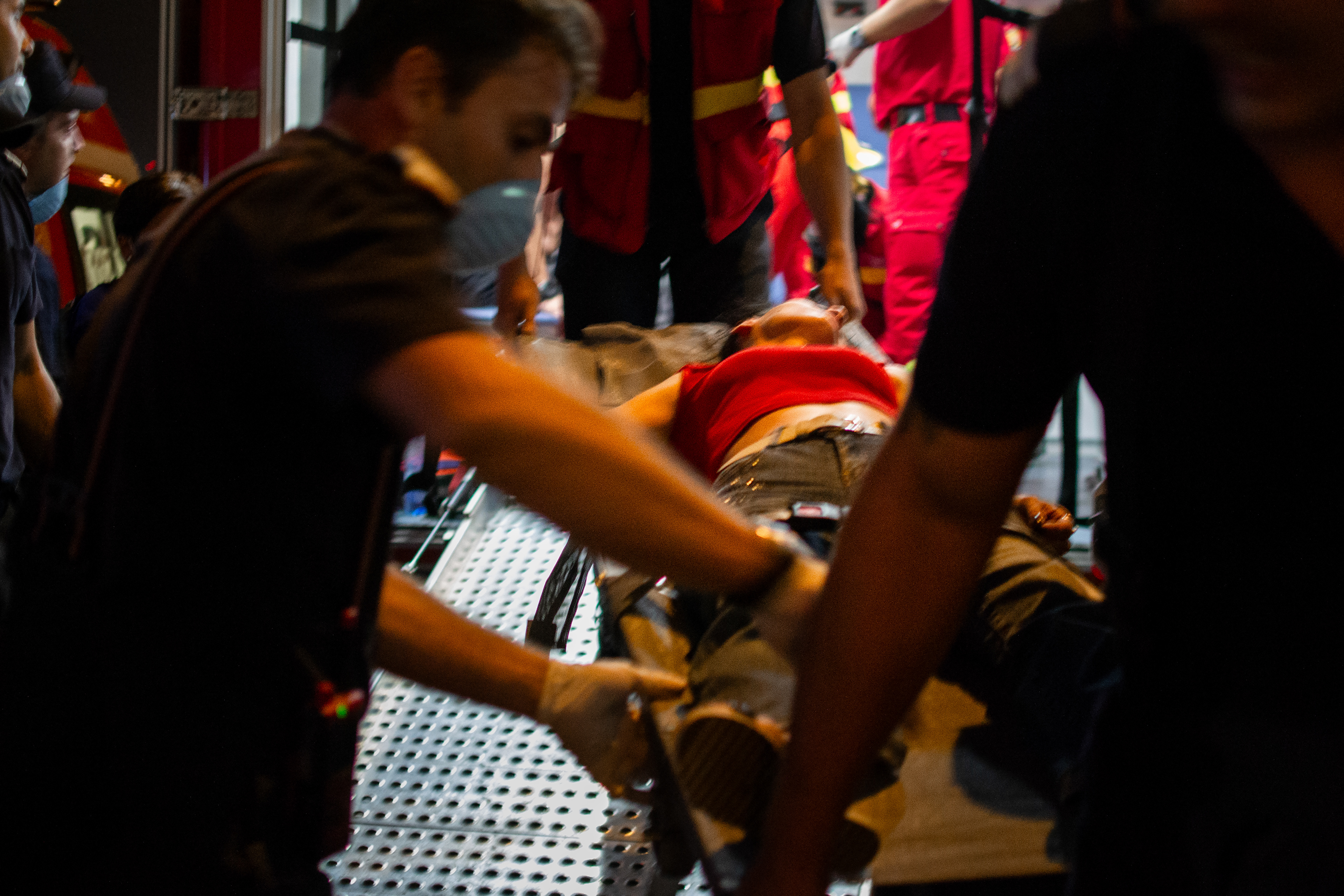 Protest, proteste 2018, bucuresti, romania, proteste bucuresti, zece august, protest 10 august 2018, protest la guvern, galerii de fotbal, ultrasi, smurd, urgente, trafic blocat la guvern