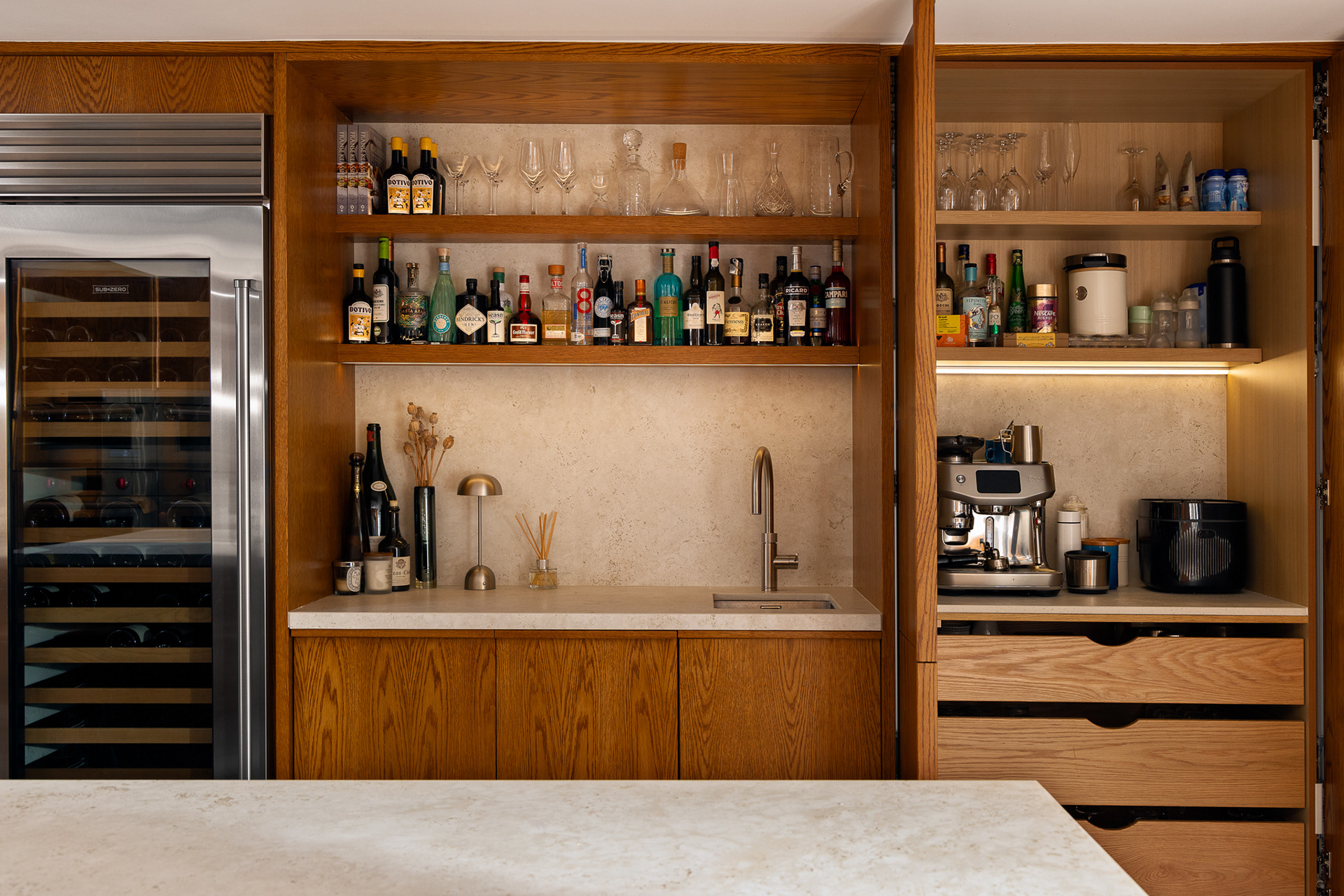 Integrated drinks storage and wine refrigeration