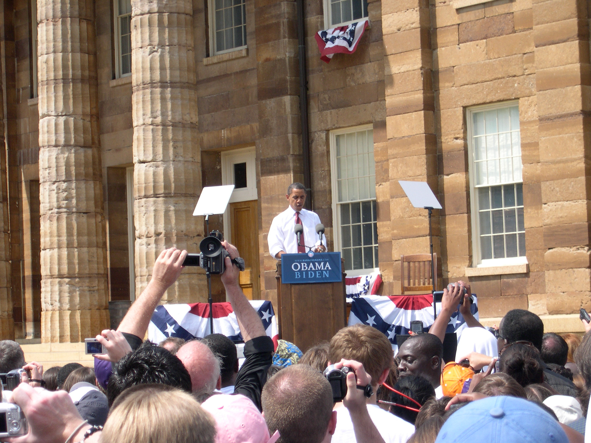 Barack Obama speaks to the crowd