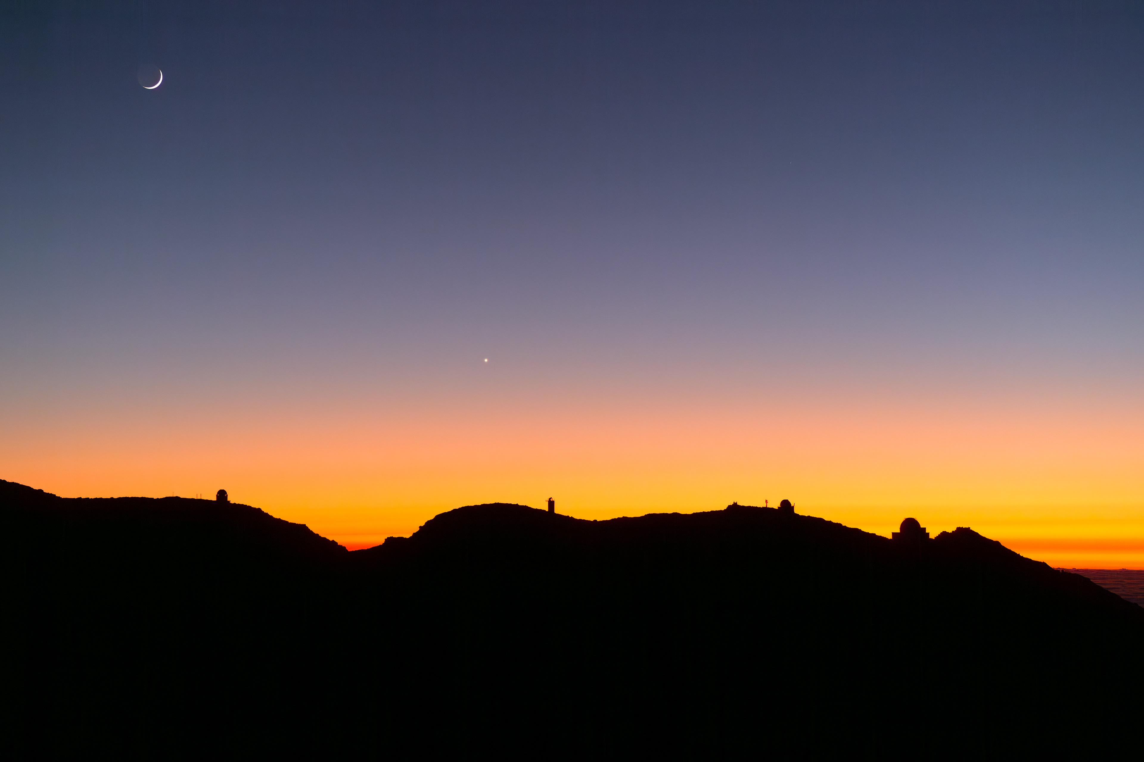 The Moon and Venus setting over the Roque de los Muchachos