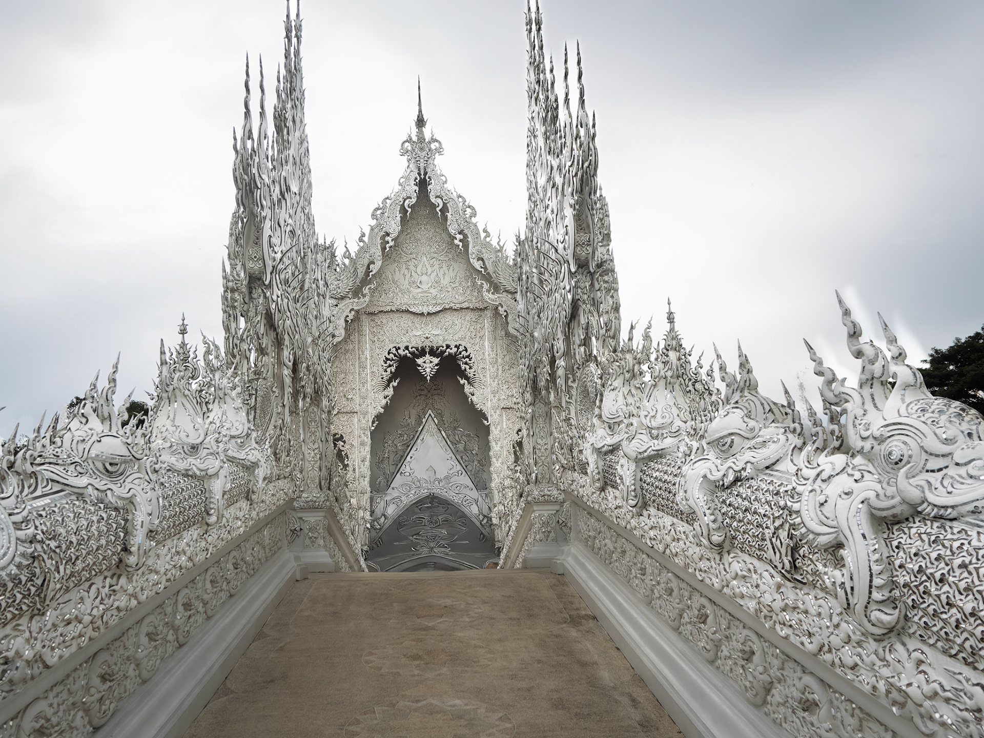 Chiang Rai - Wat Rong Khun or "White Temple"
