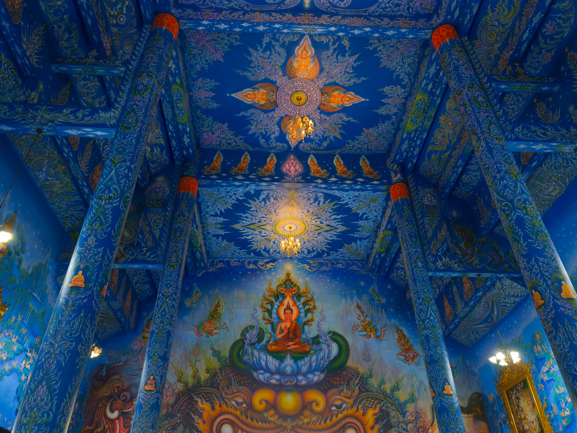 Chiang Rai - Wat Rong Suea Ten or "Blue Temple"