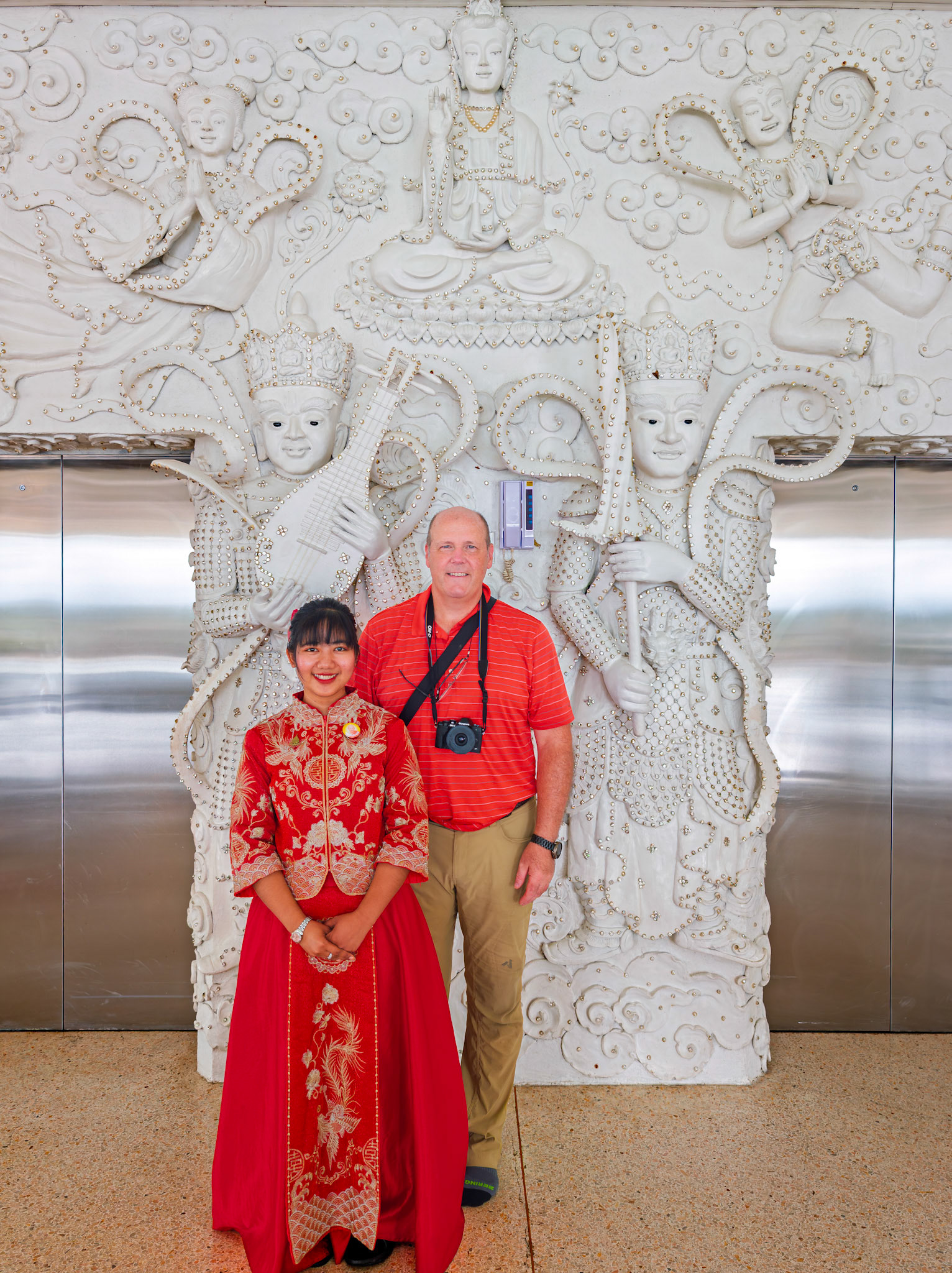 Chiang Rai - Wat Huay Pluak (The White Buddha Temple)