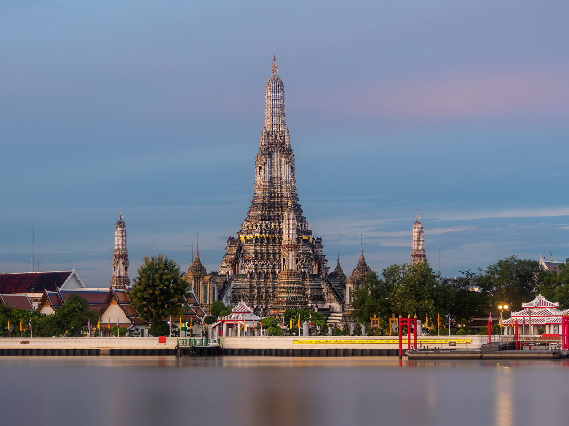 Bangkok - Wat Arun at Sunrise