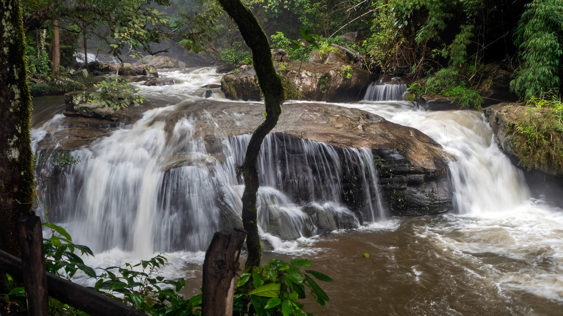 oi Inthanon National Park - Mae Ya Waterfall