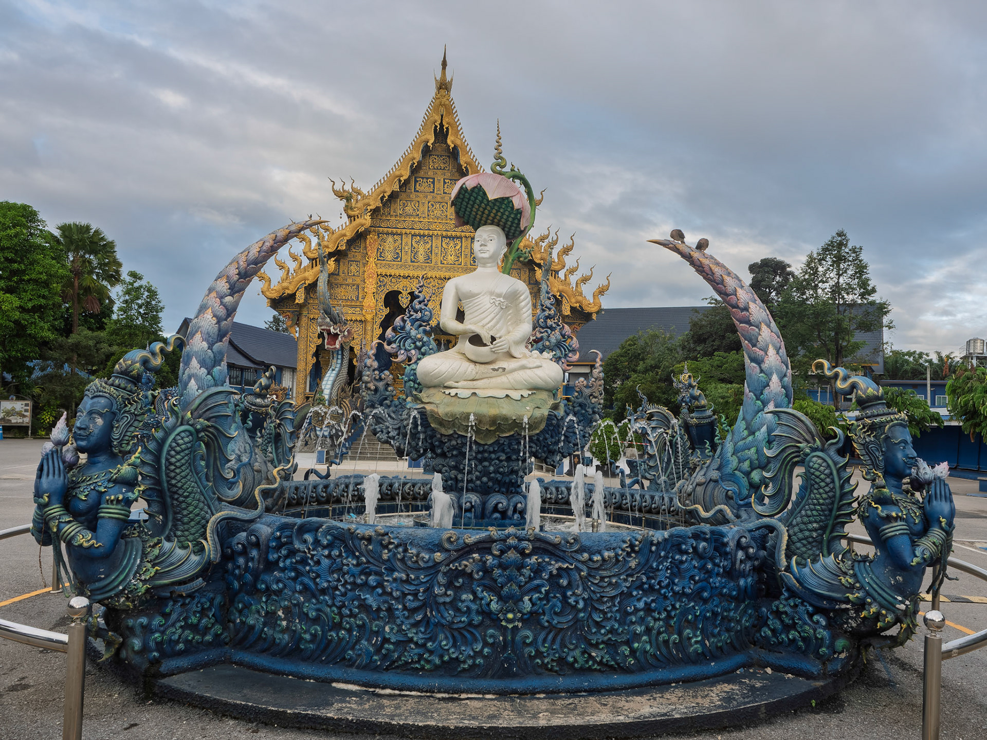 Chiang Rai - Wat Rong Suea Ten or "Blue Temple"